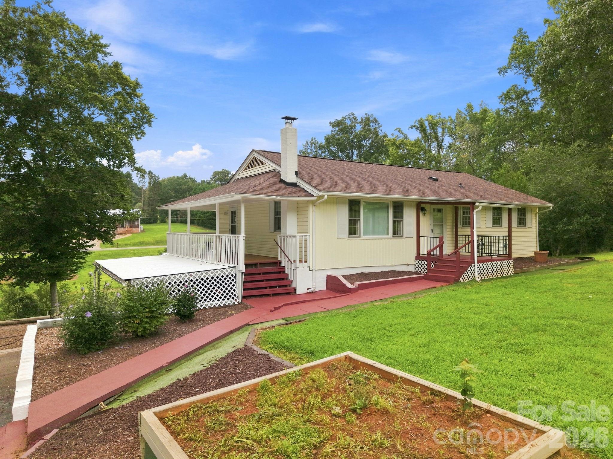 1714 Lazenby Street — Newton