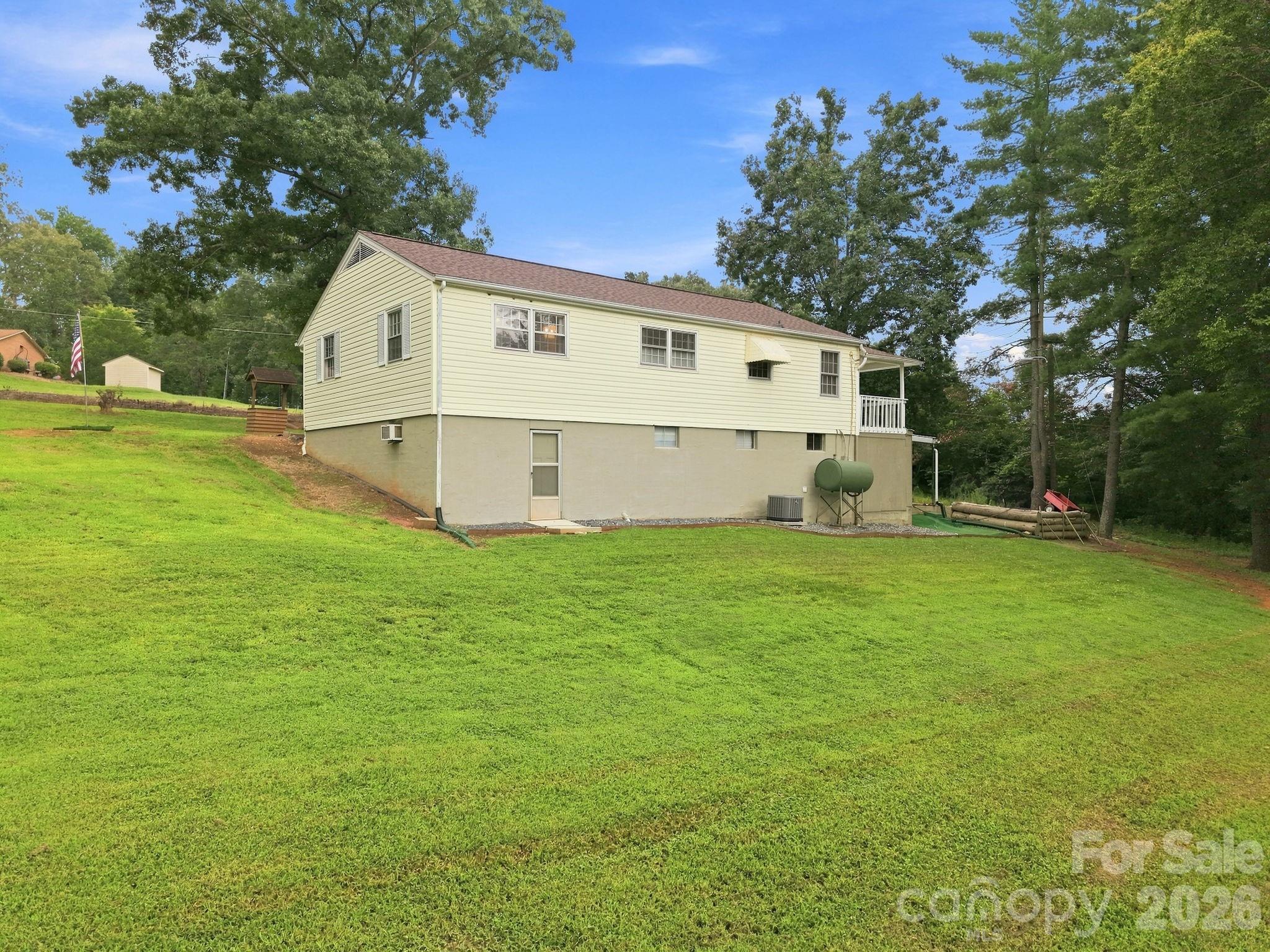 1714 Lazenby Street — Newton