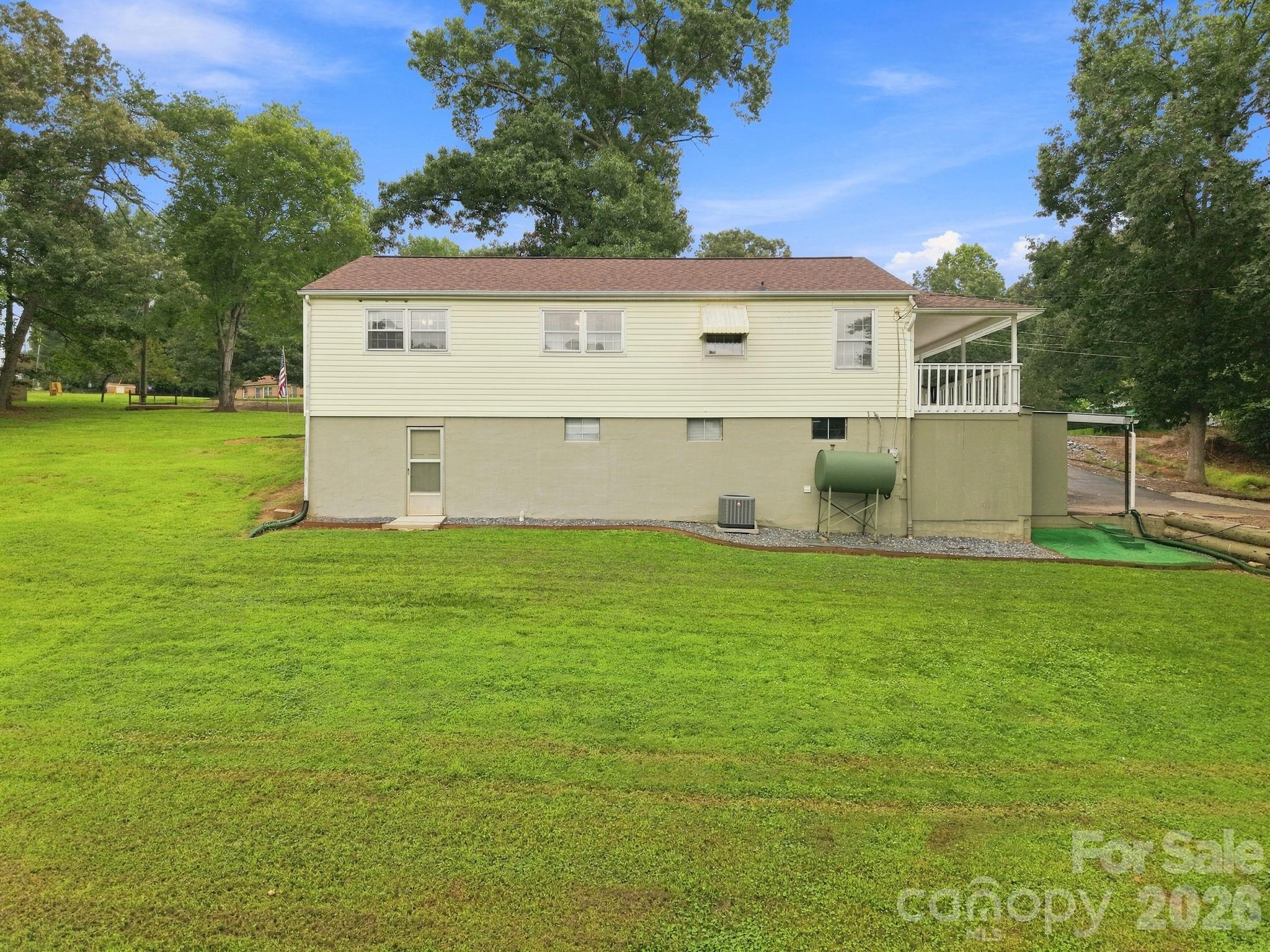 1714 Lazenby Street — Newton