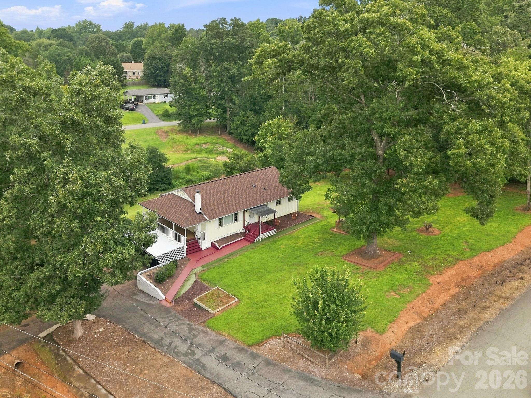 1714 Lazenby Street — Newton