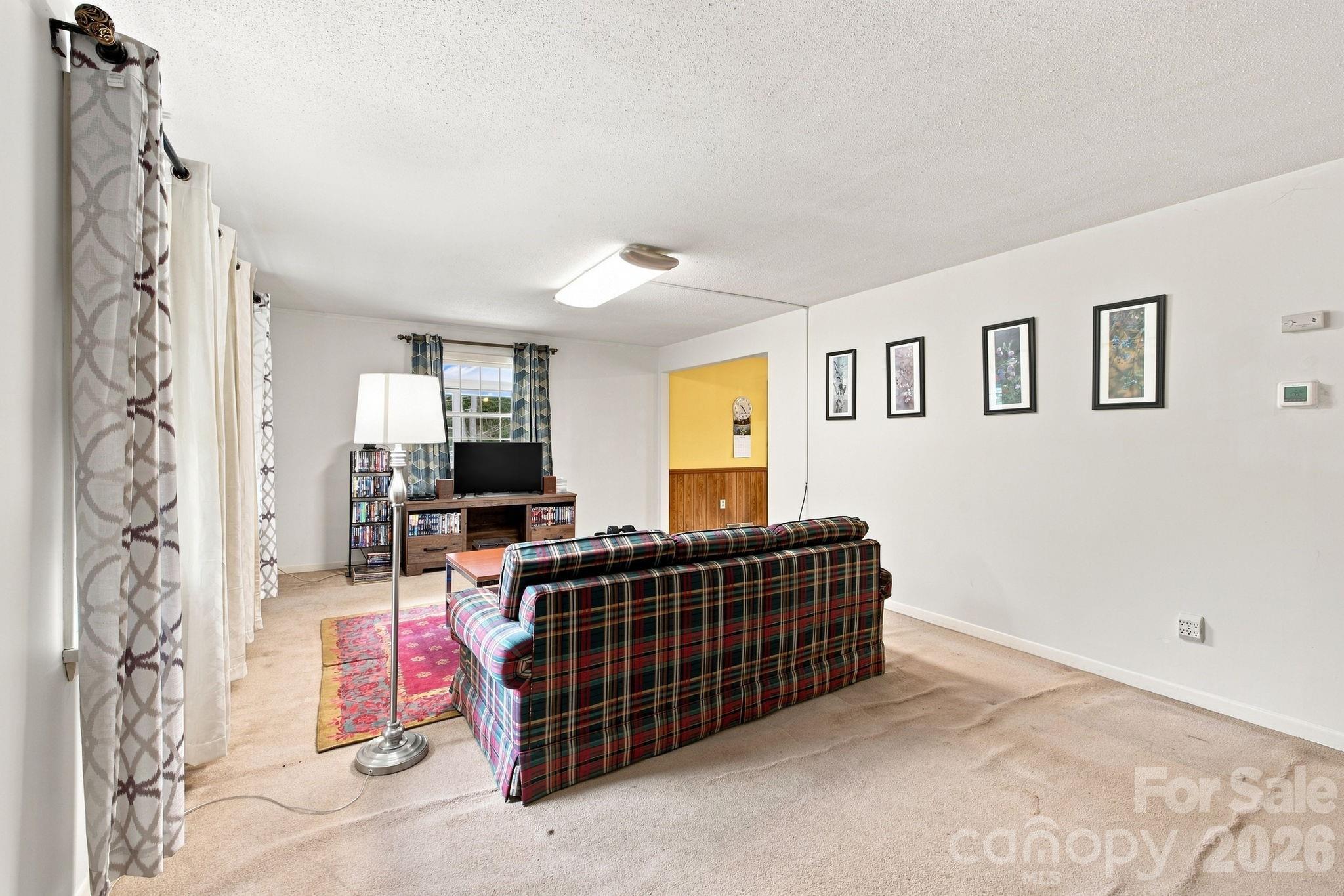 1714 Lazenby Street — Newton