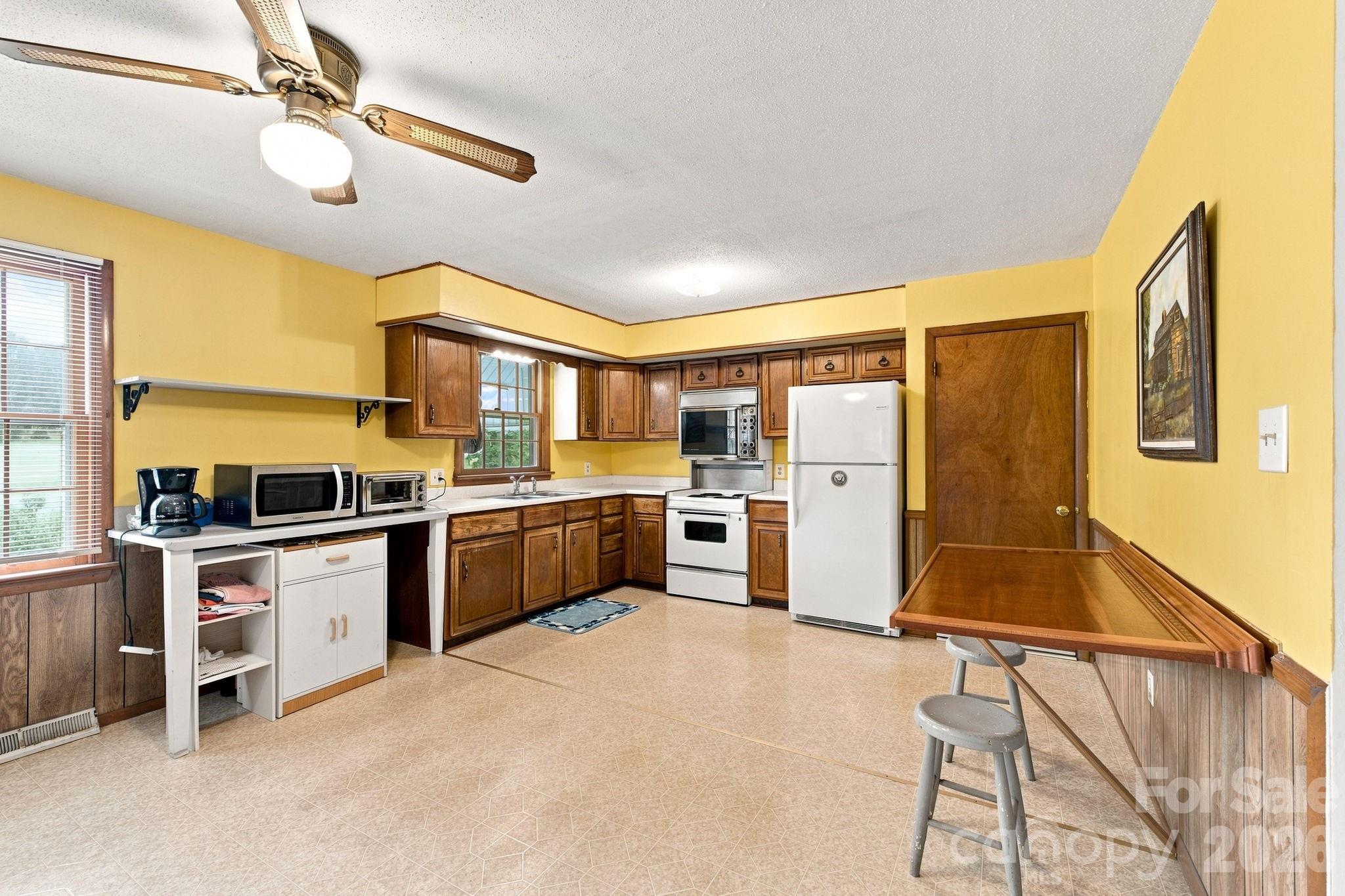 1714 Lazenby Street — Newton