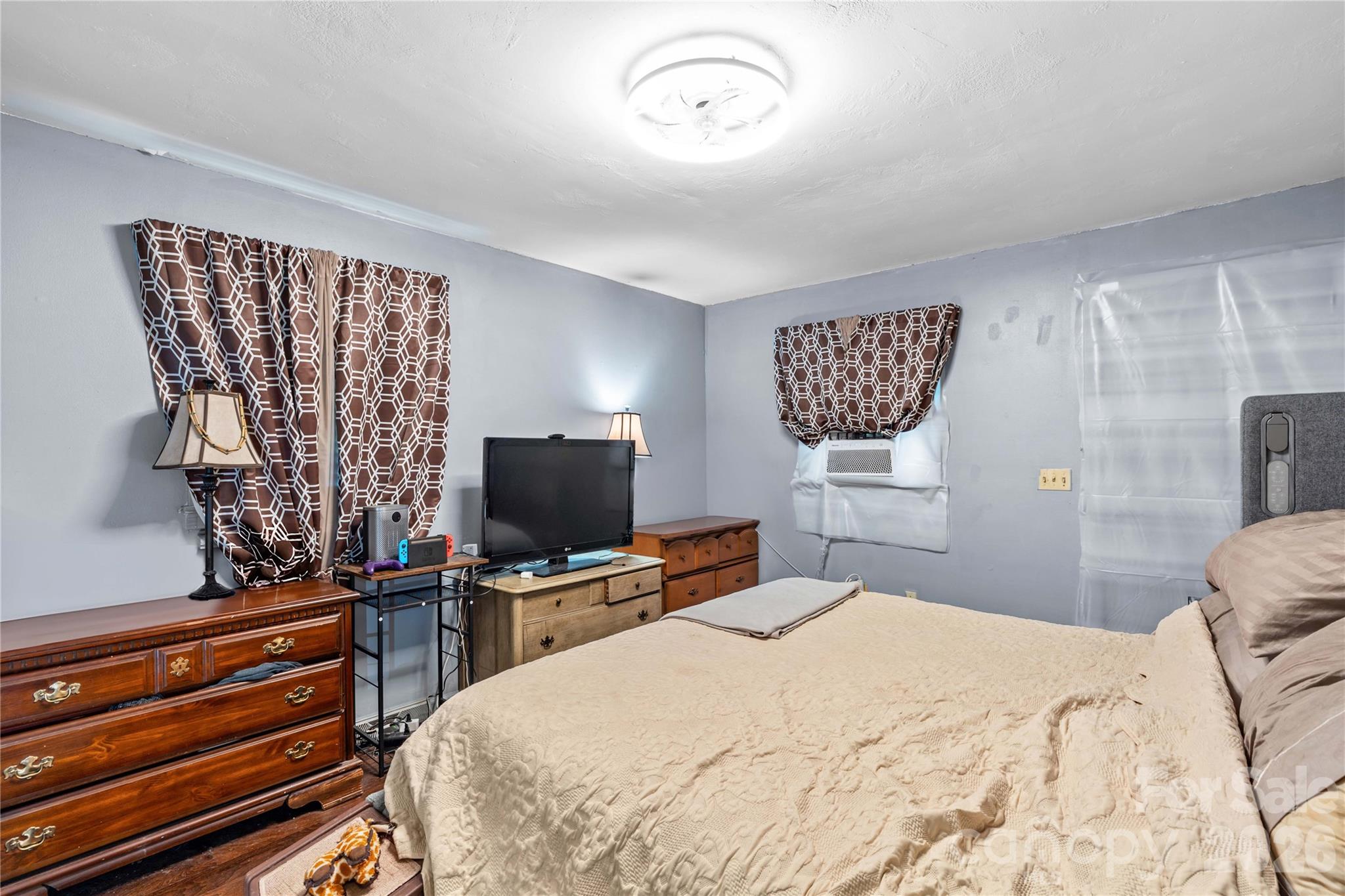 1130 24th Avenue Place NE — Hickory