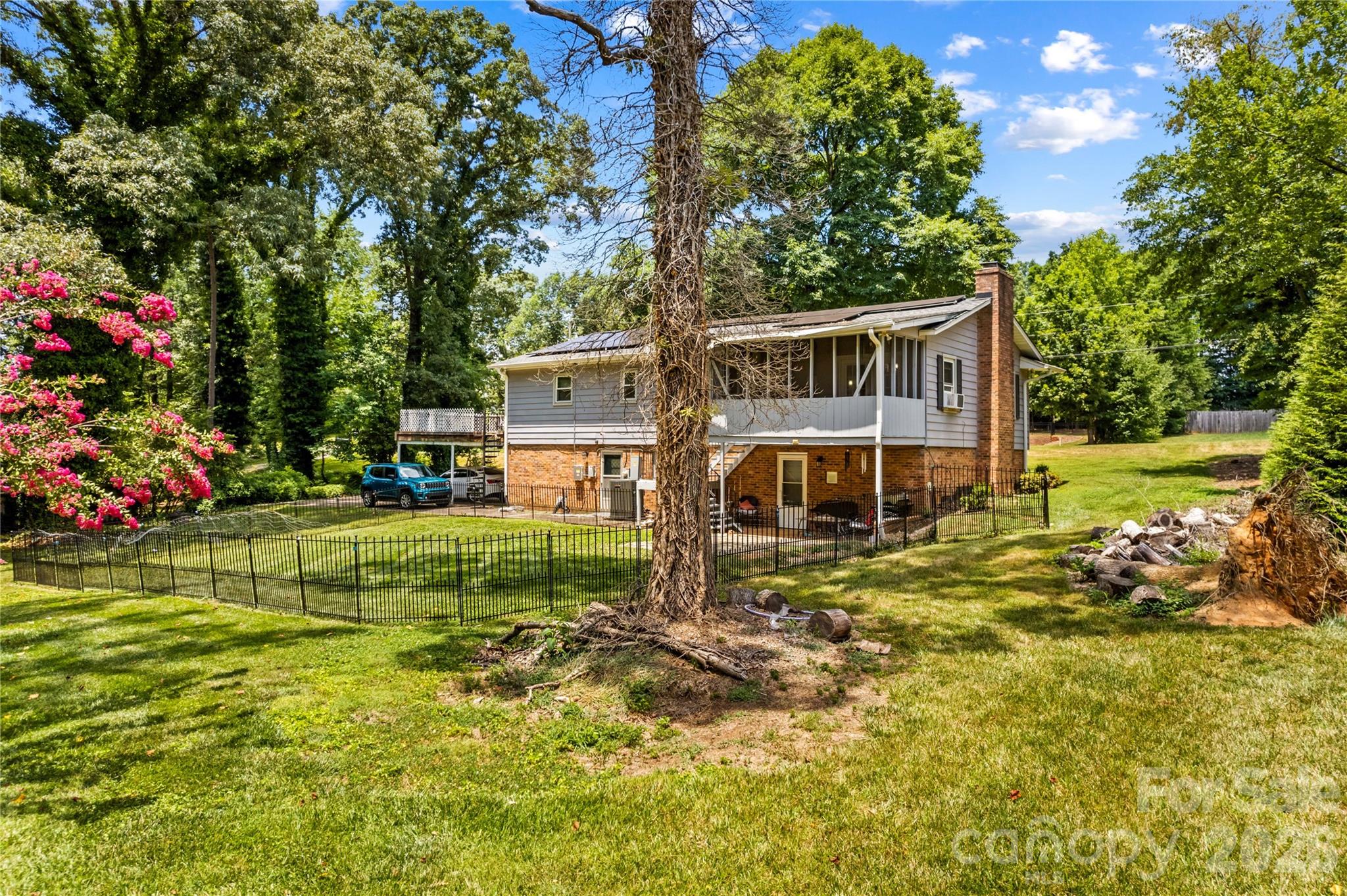 1130 24th Avenue Place NE — Hickory