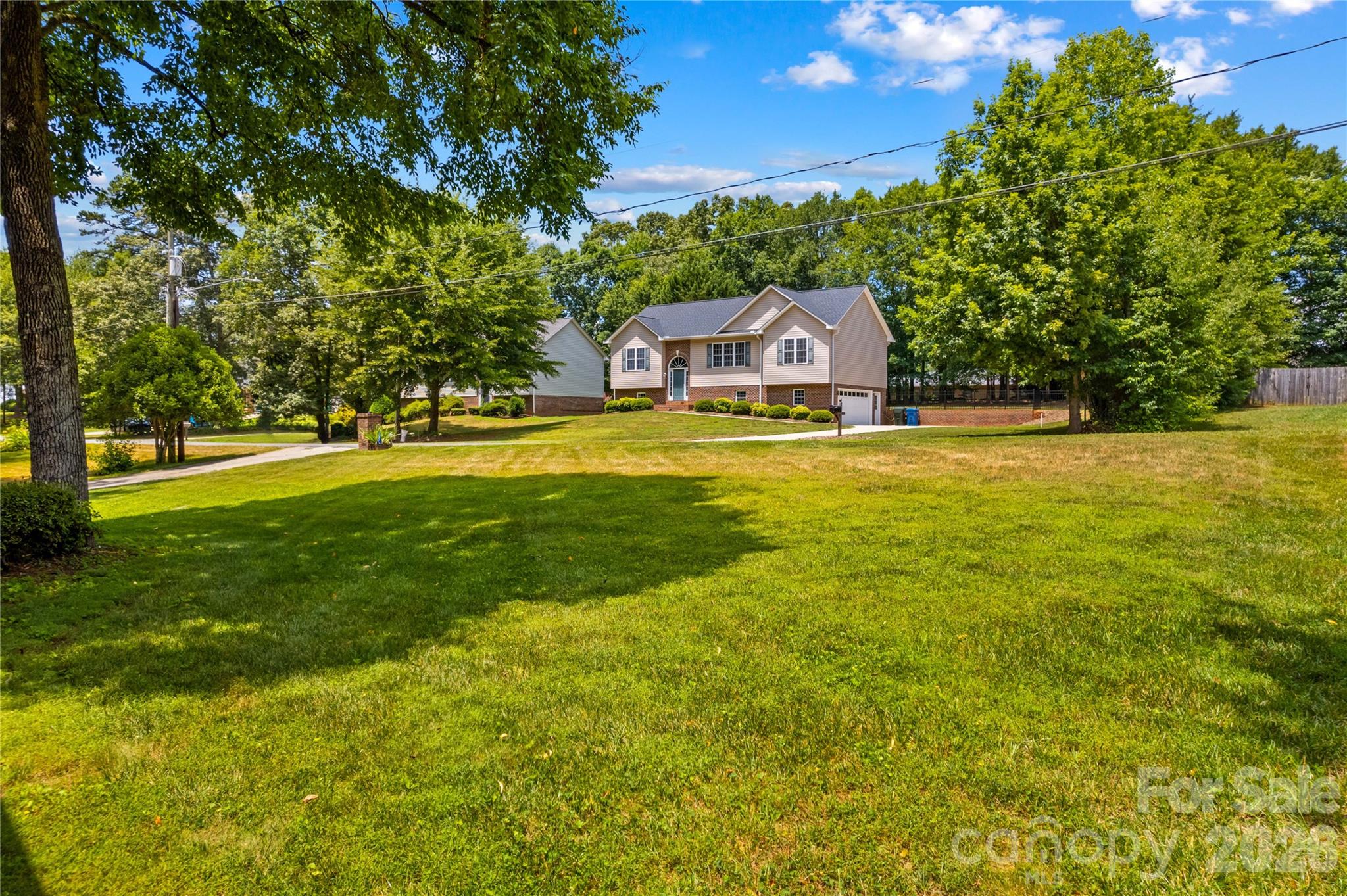 1130 24th Avenue Place NE — Hickory
