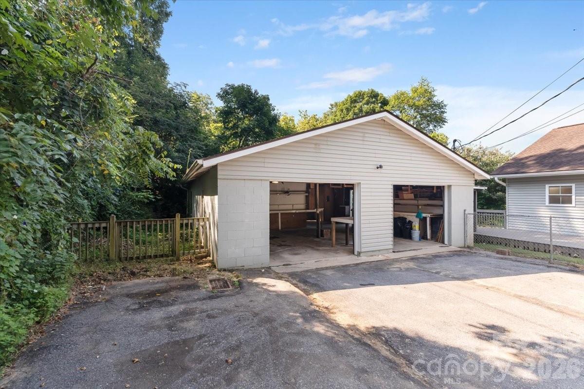 2 Elkmont Place — Asheville