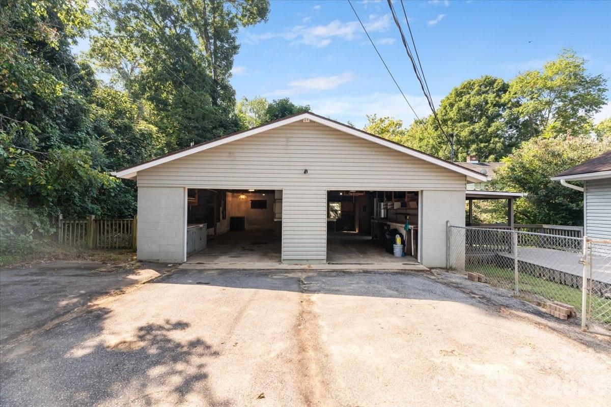 2 Elkmont Place — Asheville
