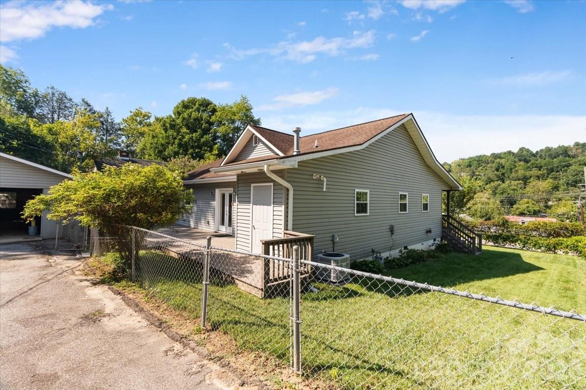 2 Elkmont Place — Asheville