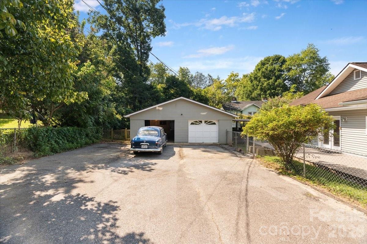 2 Elkmont Place — Asheville