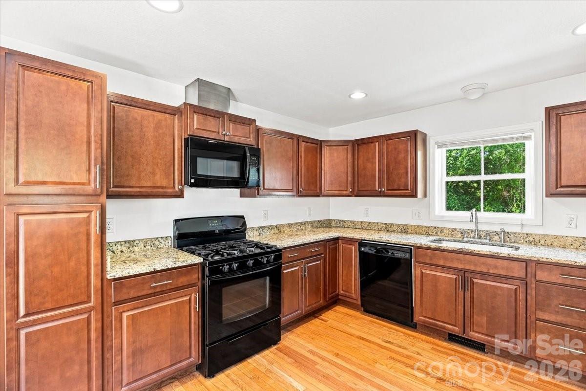 2 Elkmont Place — Asheville
