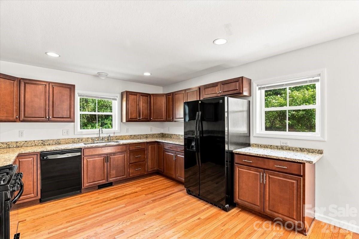 2 Elkmont Place — Asheville