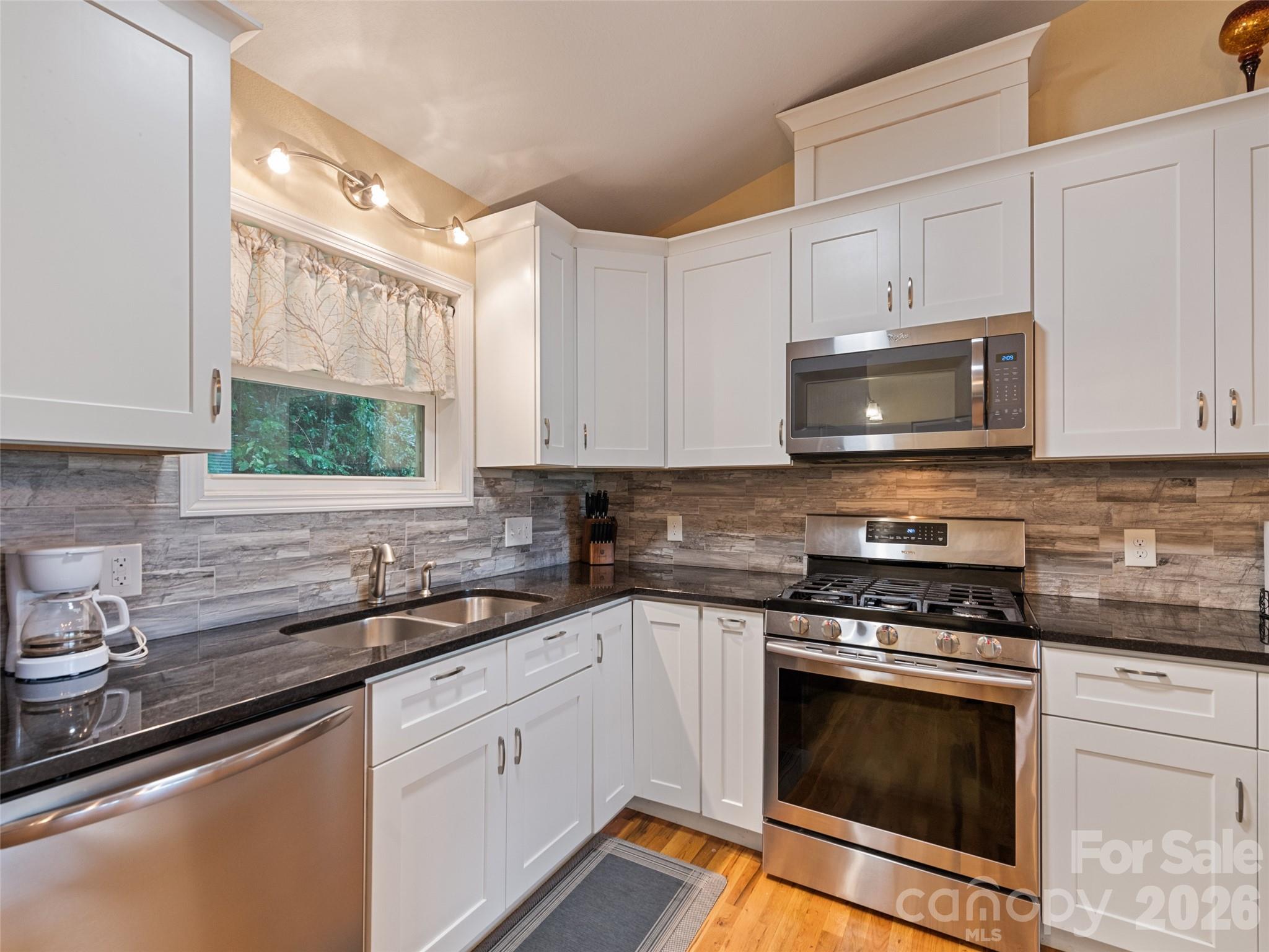 404 Loop Road — Clyde