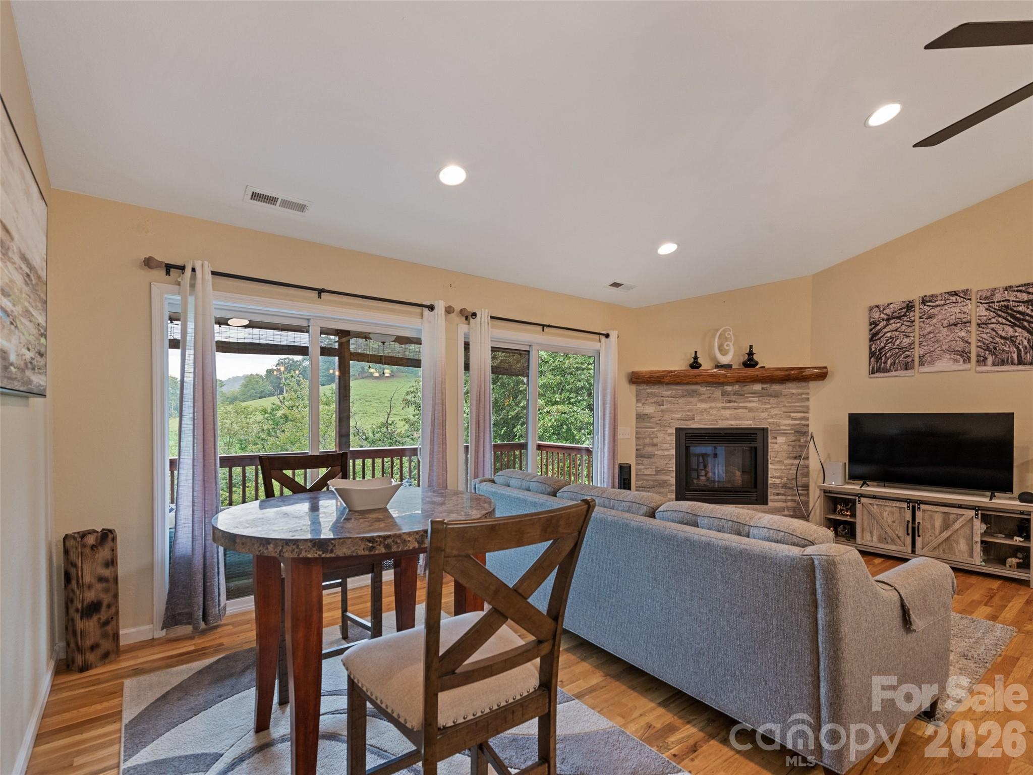 404 Loop Road — Clyde