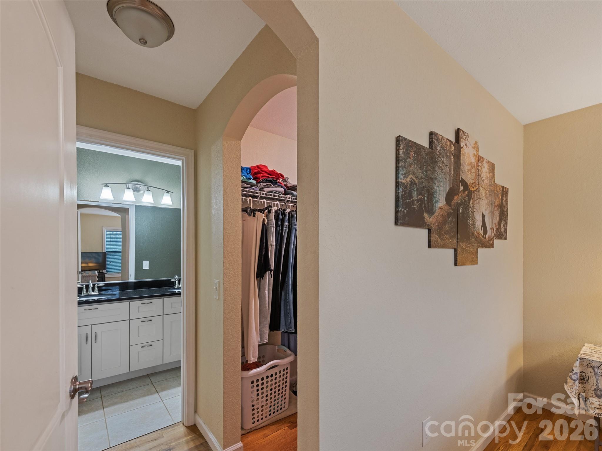 404 Loop Road — Clyde