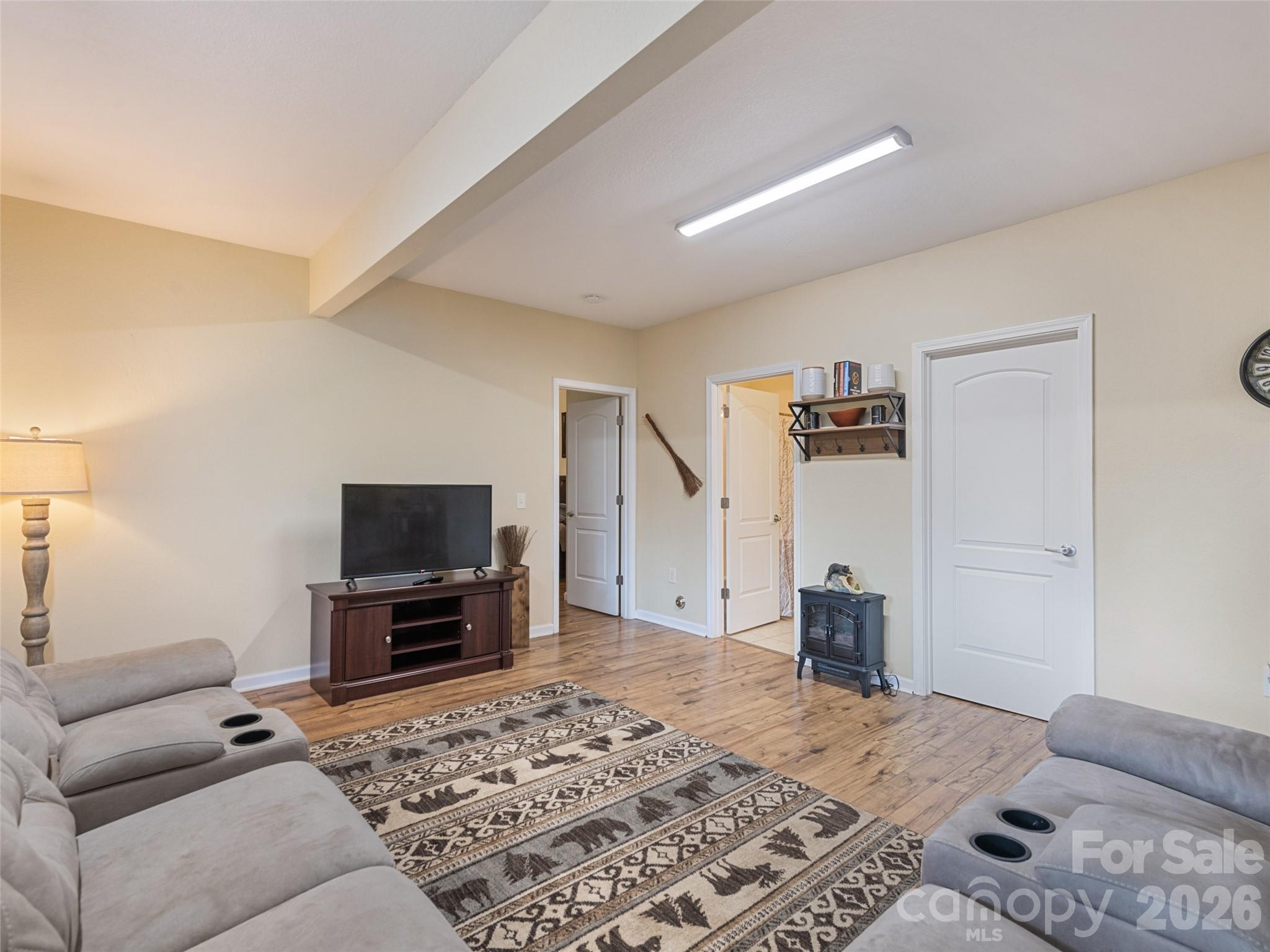 404 Loop Road — Clyde