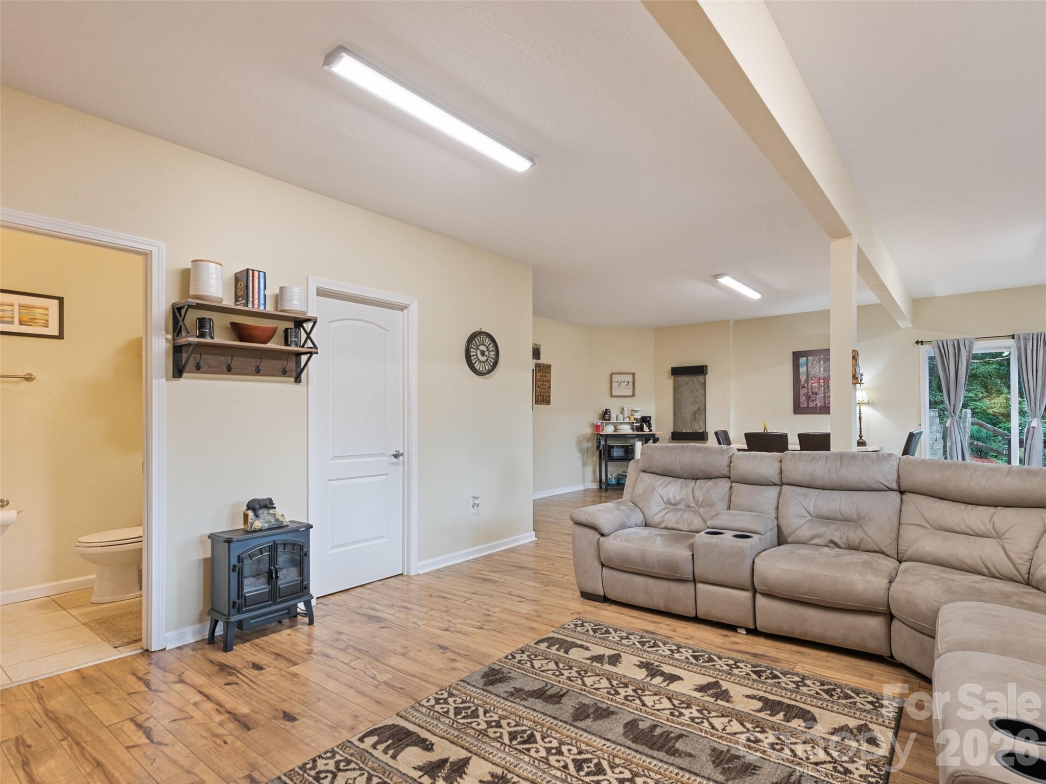 404 Loop Road — Clyde