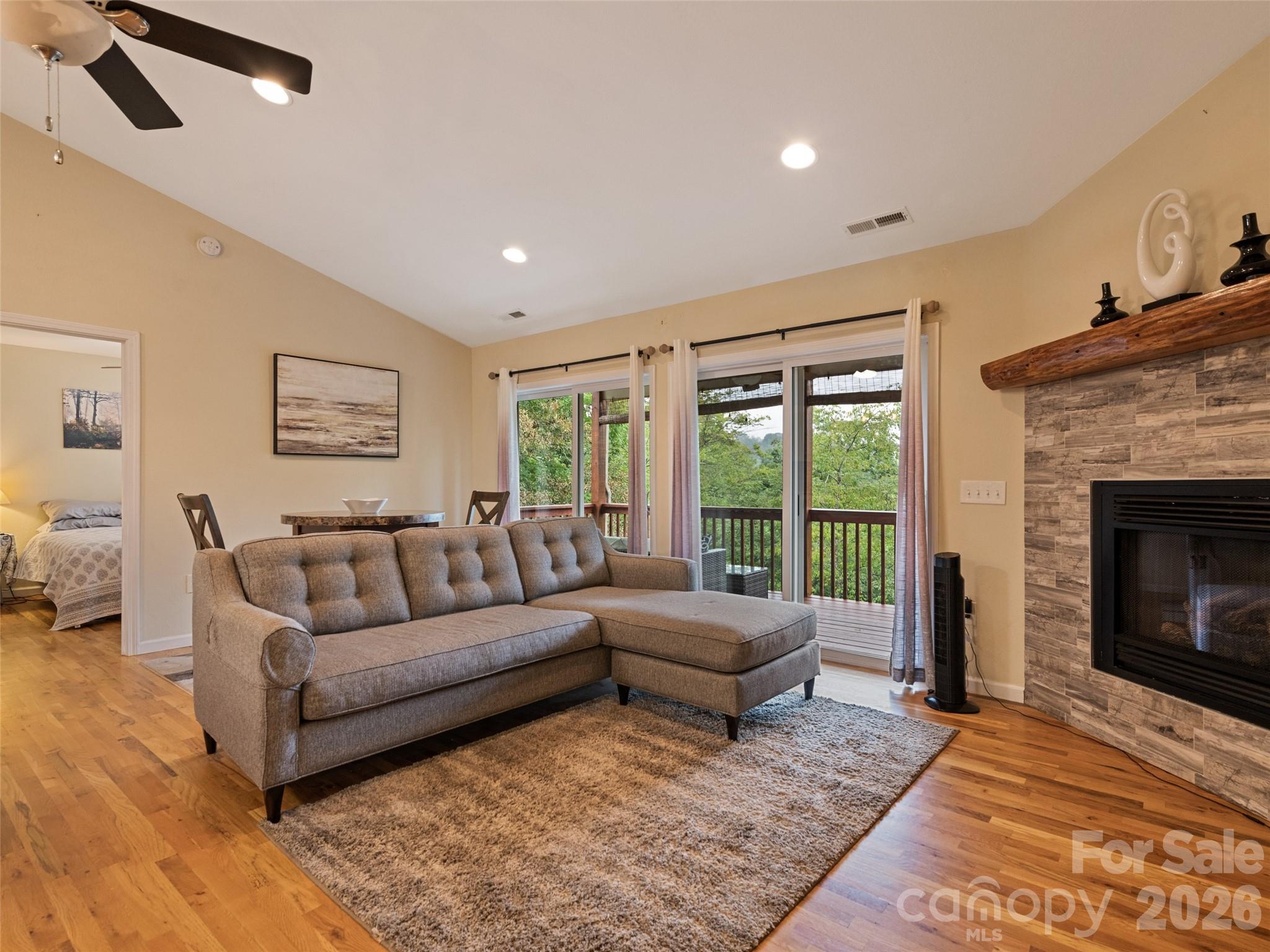 404 Loop Road — Clyde