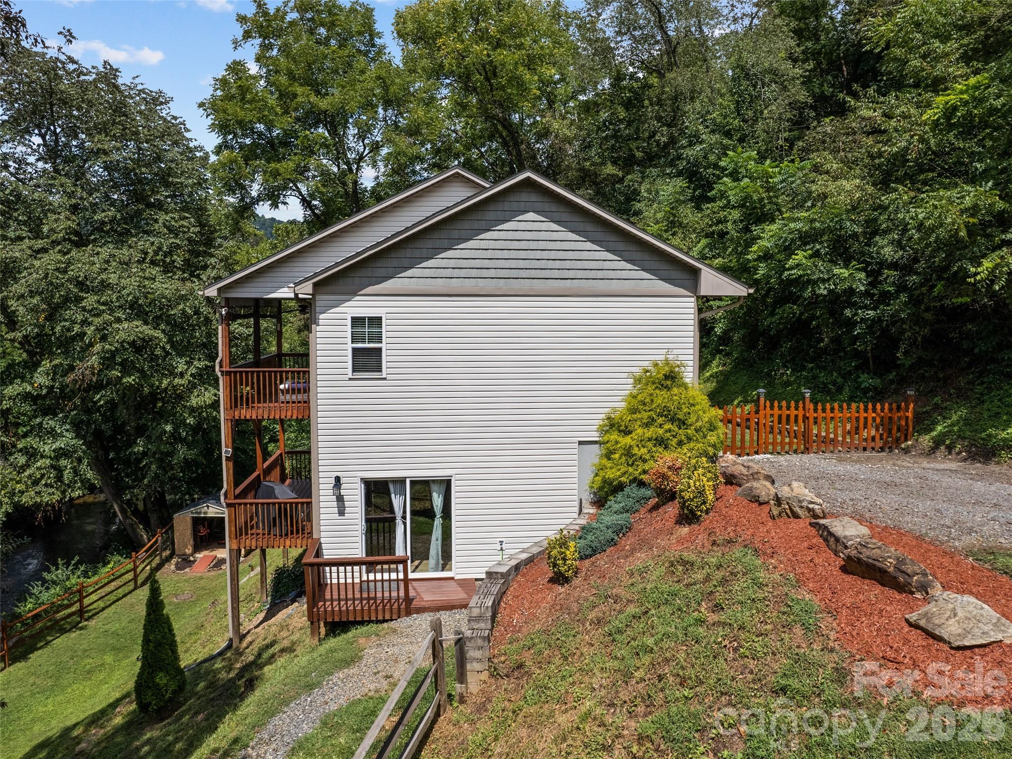 404 Loop Road — Clyde