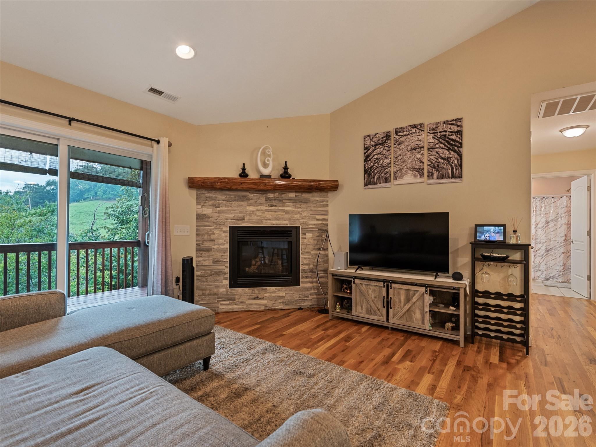 404 Loop Road — Clyde