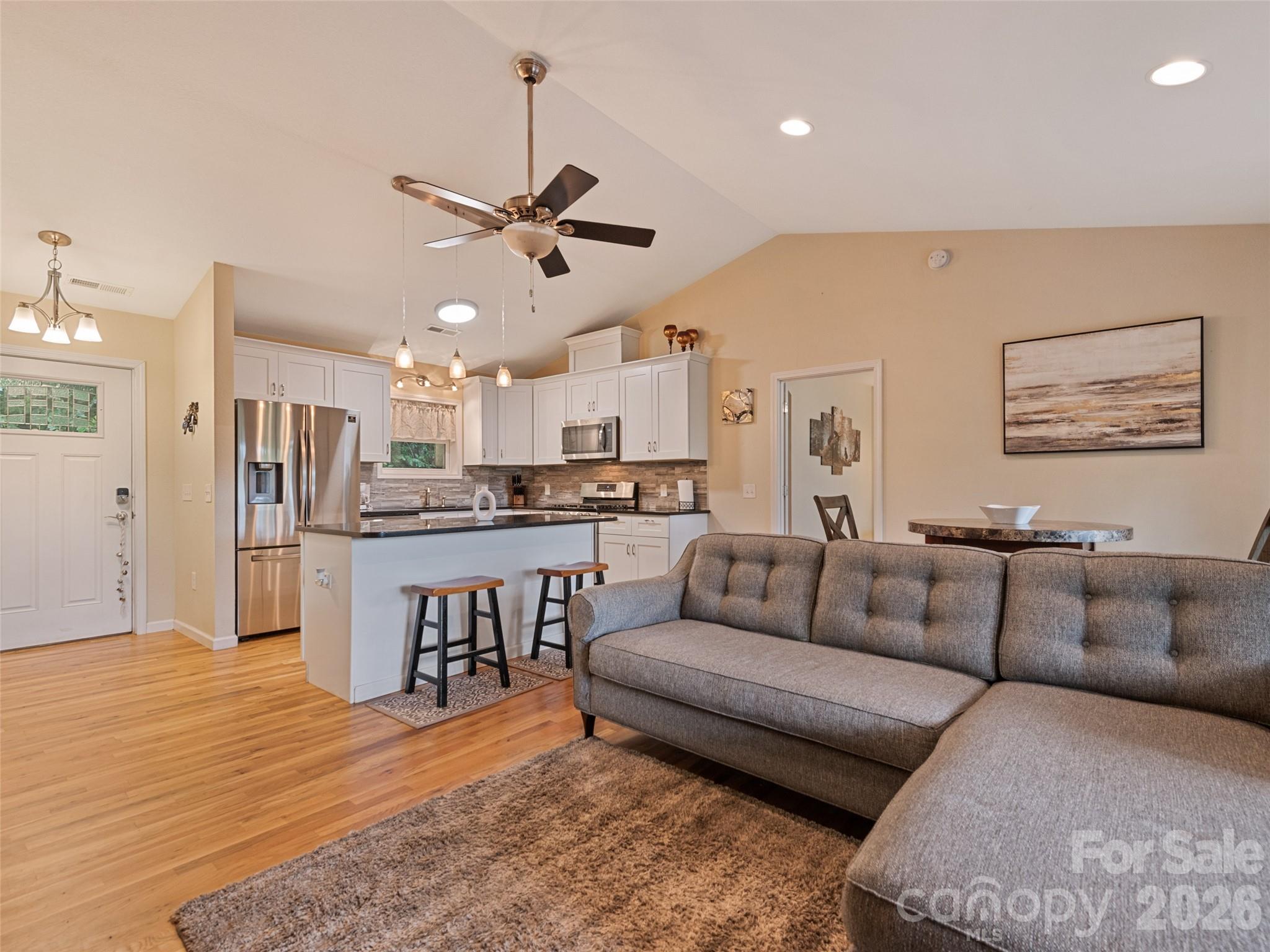 404 Loop Road — Clyde