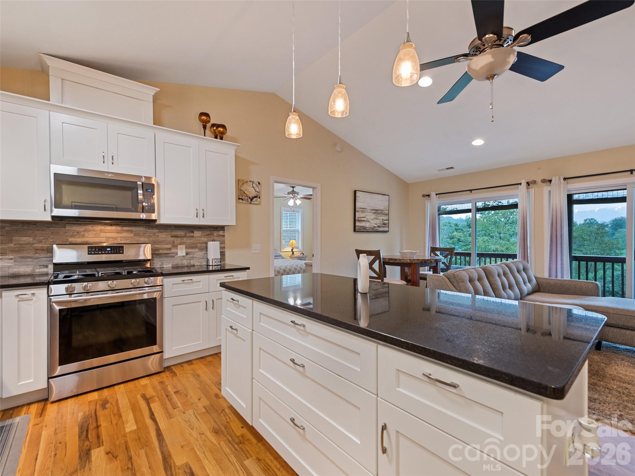 404 Loop Road — Clyde