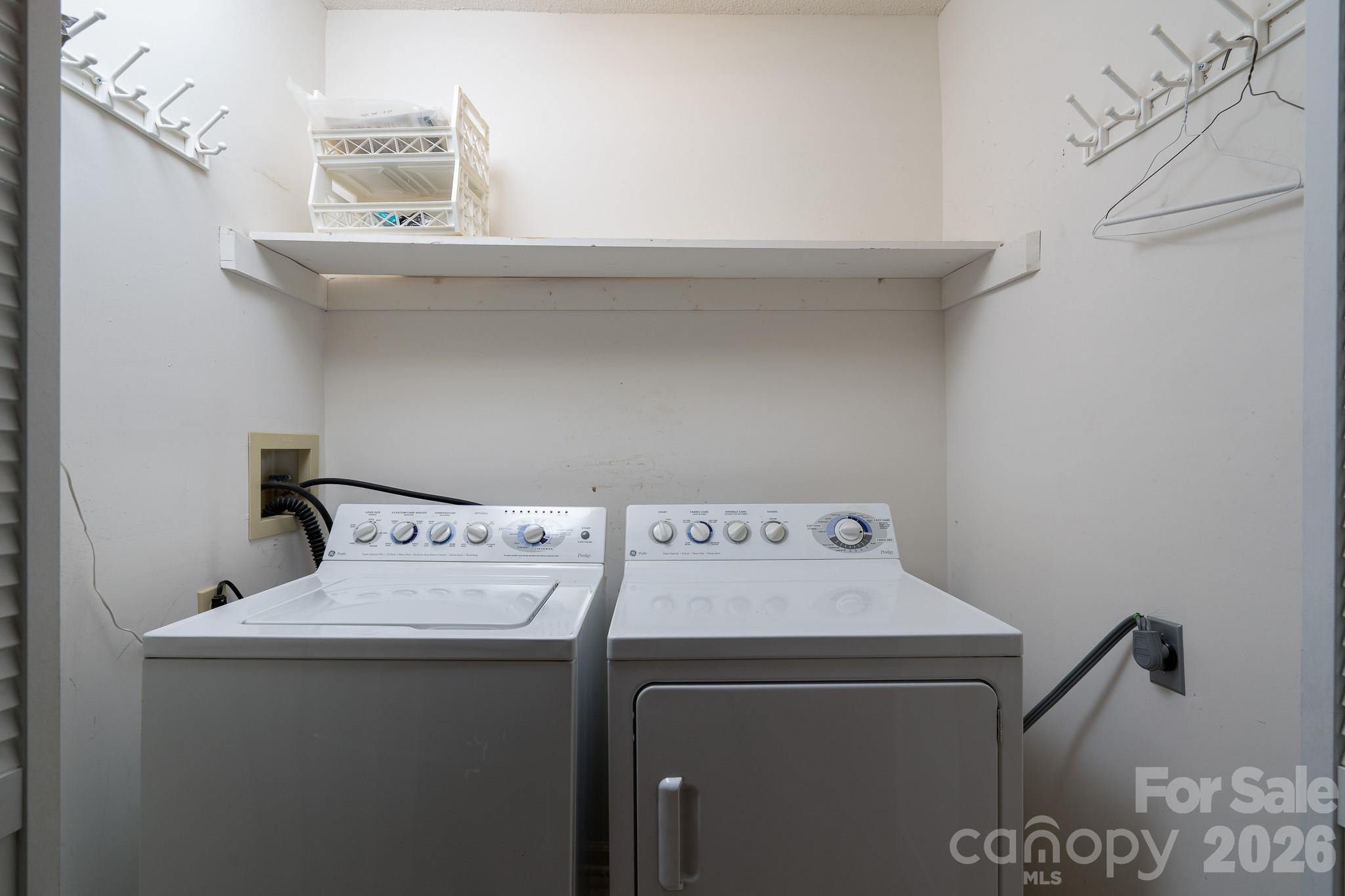 566 Camrose Circle NE — Concord