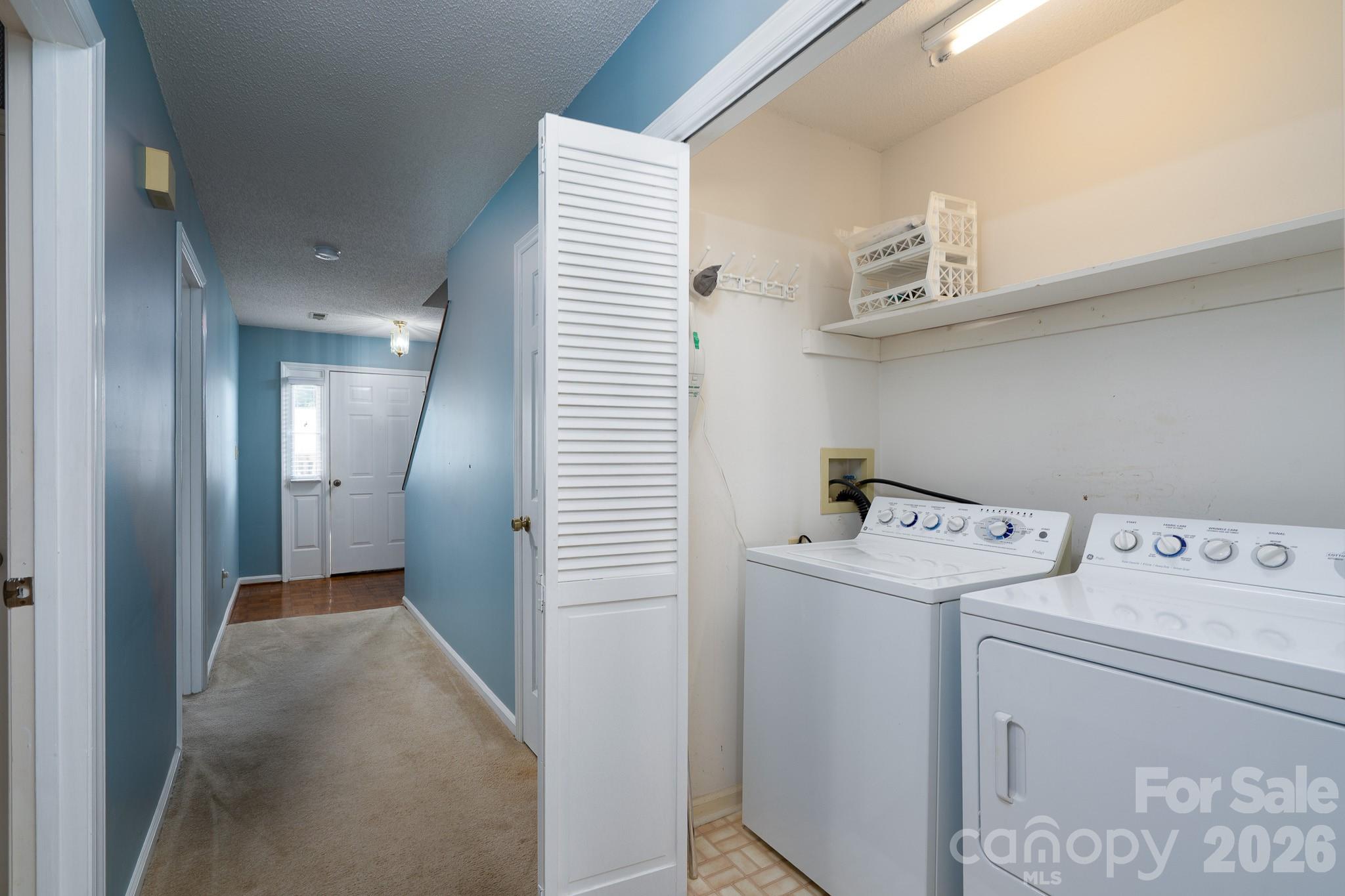566 Camrose Circle NE — Concord