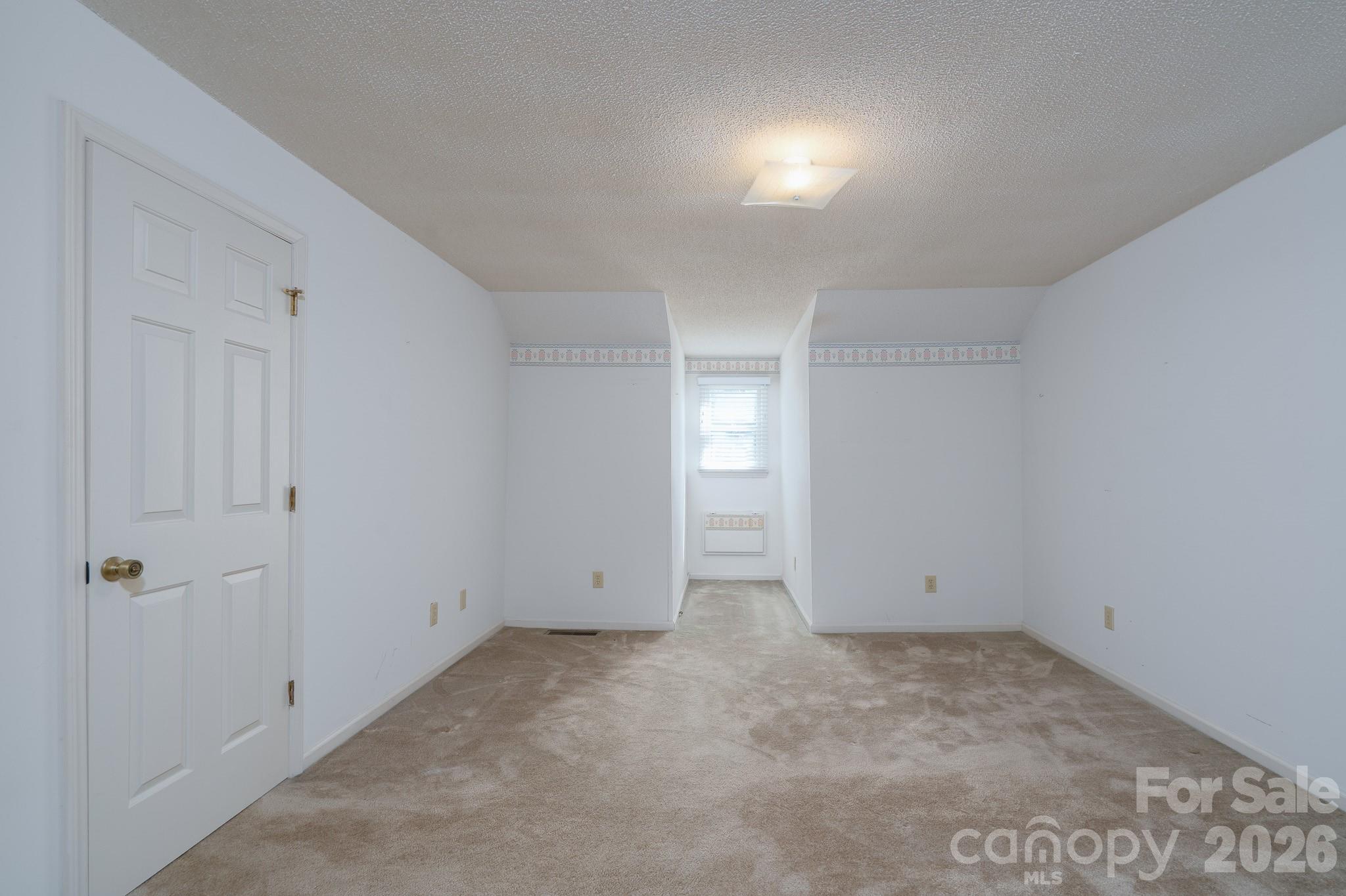 566 Camrose Circle NE — Concord