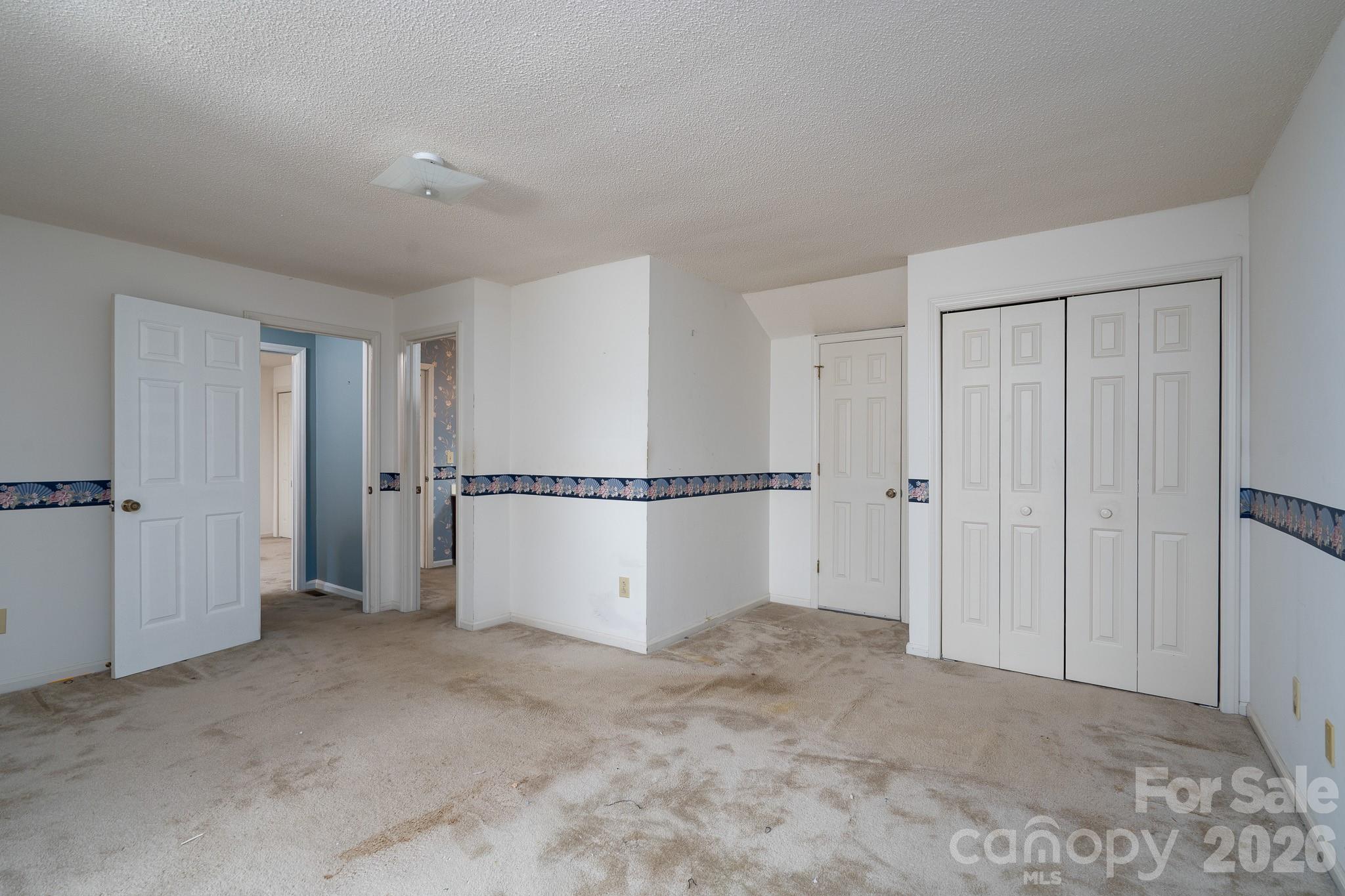 566 Camrose Circle NE — Concord