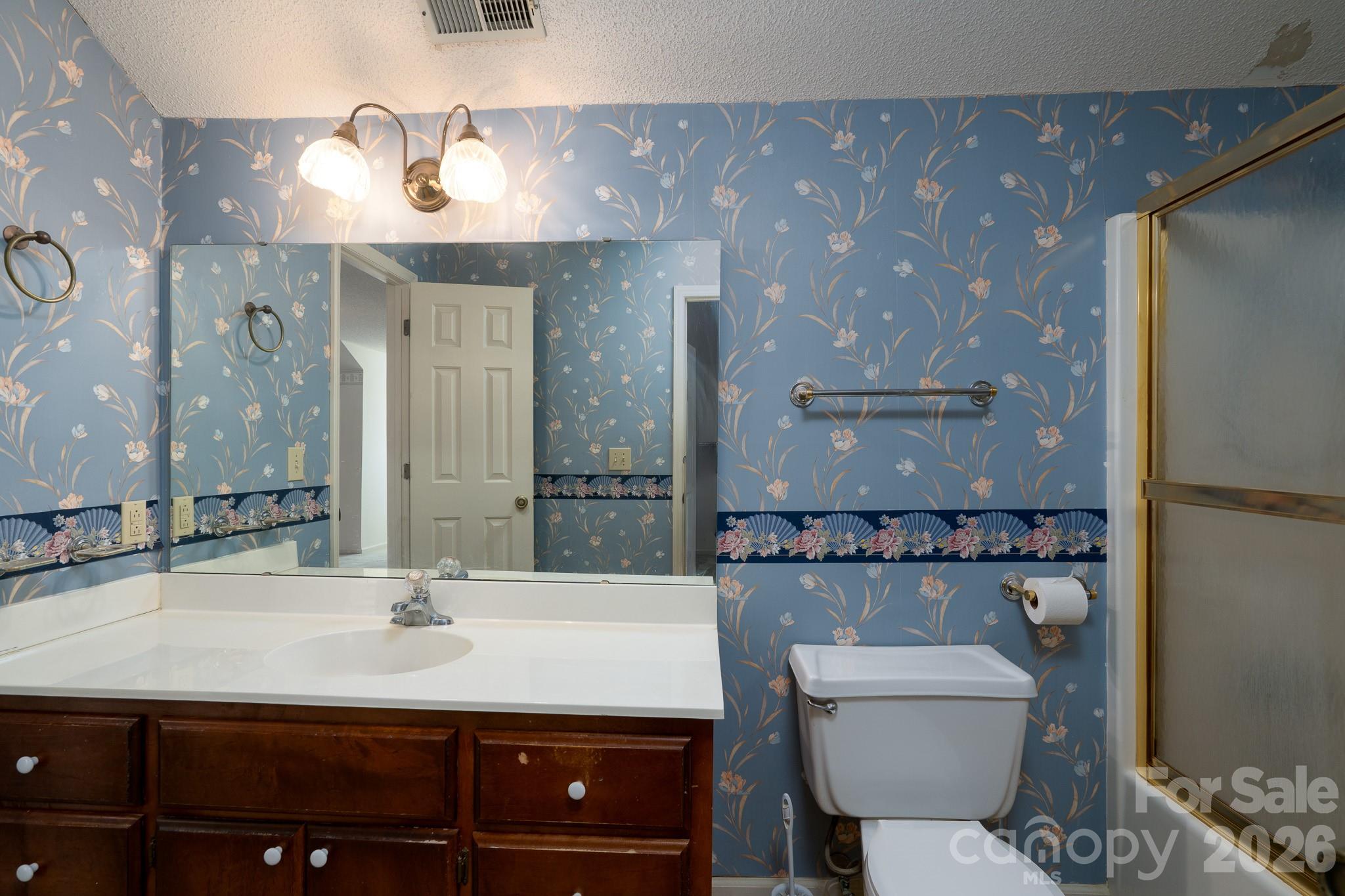 566 Camrose Circle NE — Concord