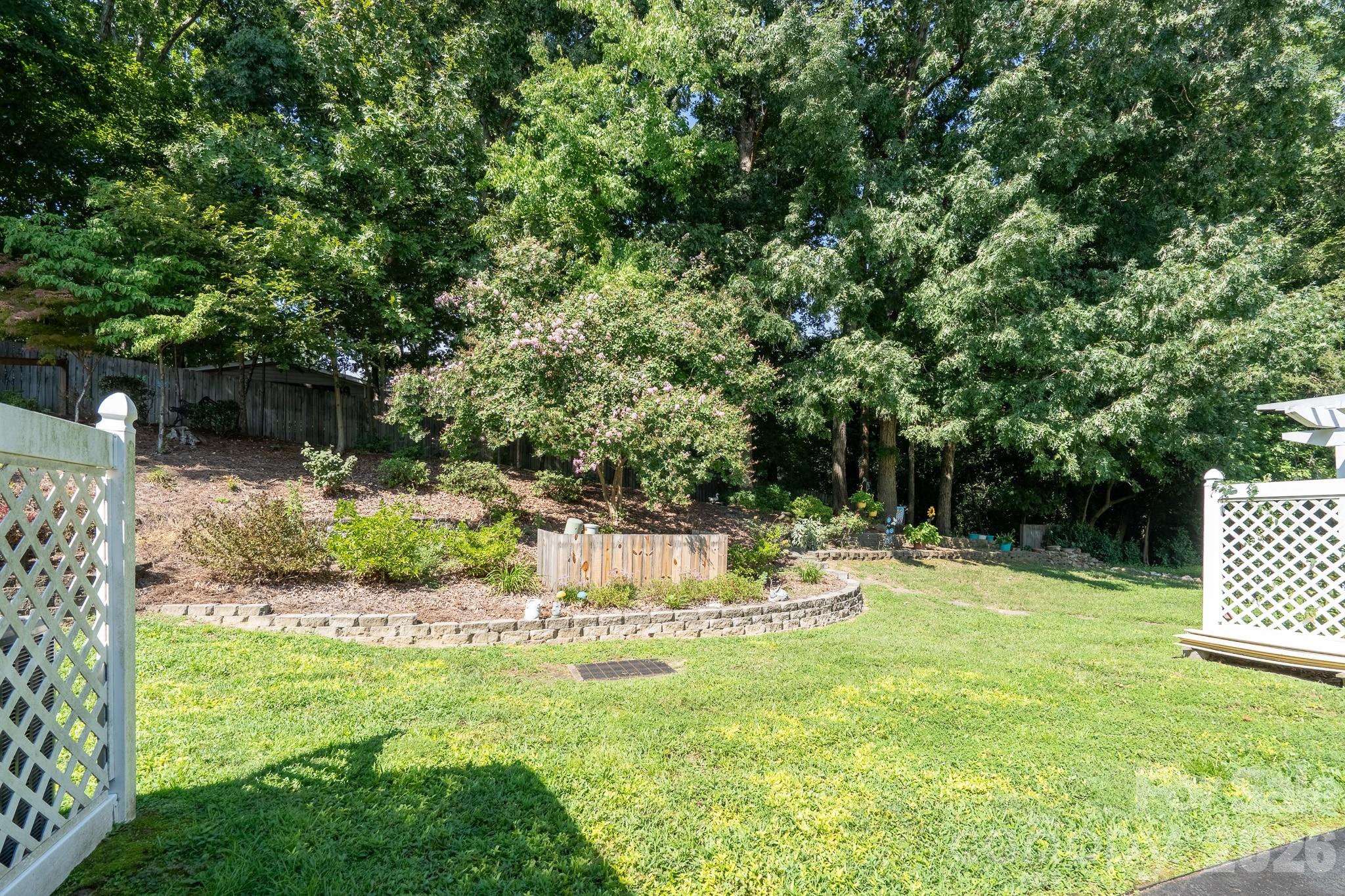 566 Camrose Circle NE — Concord