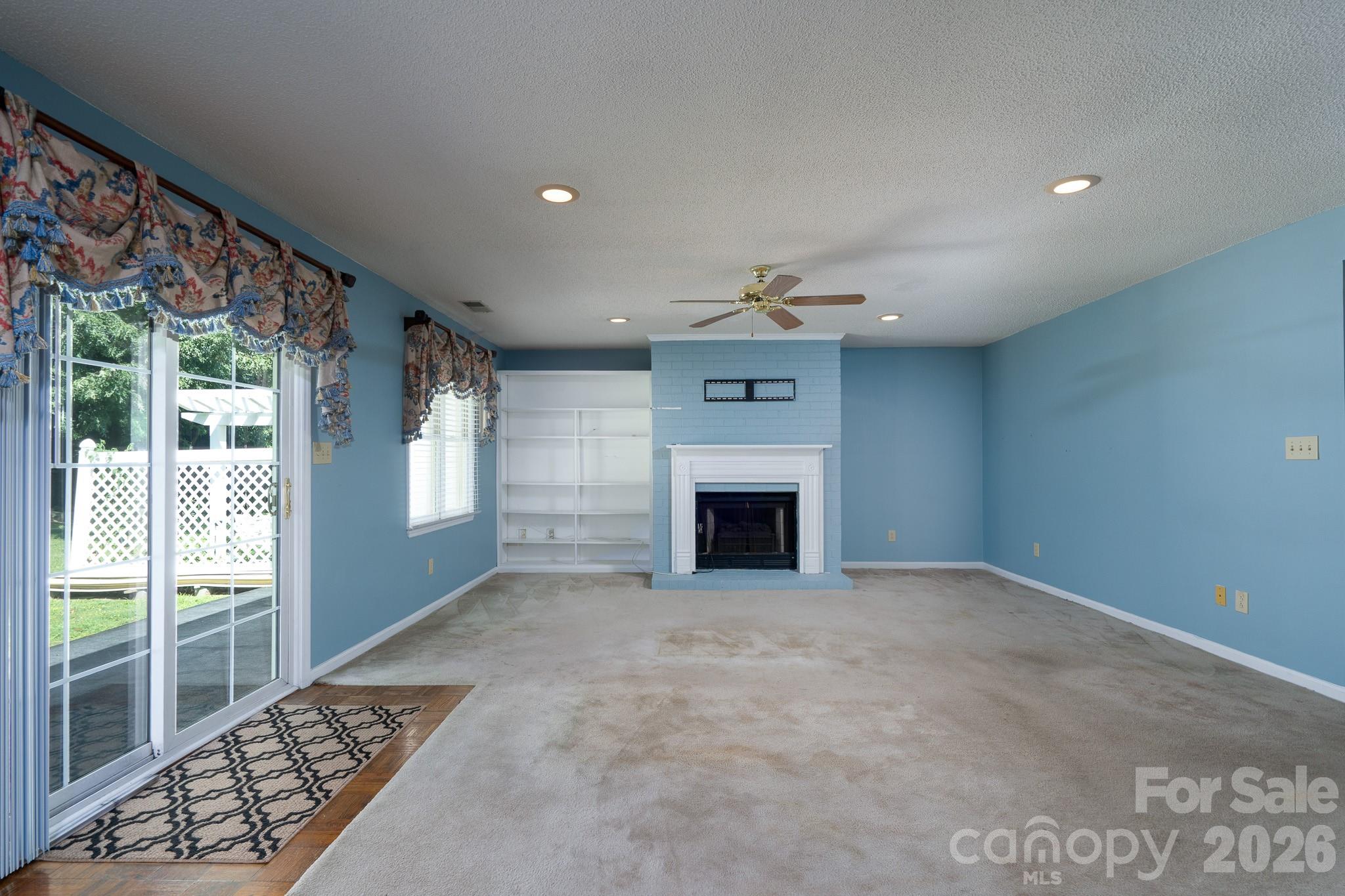 566 Camrose Circle NE — Concord