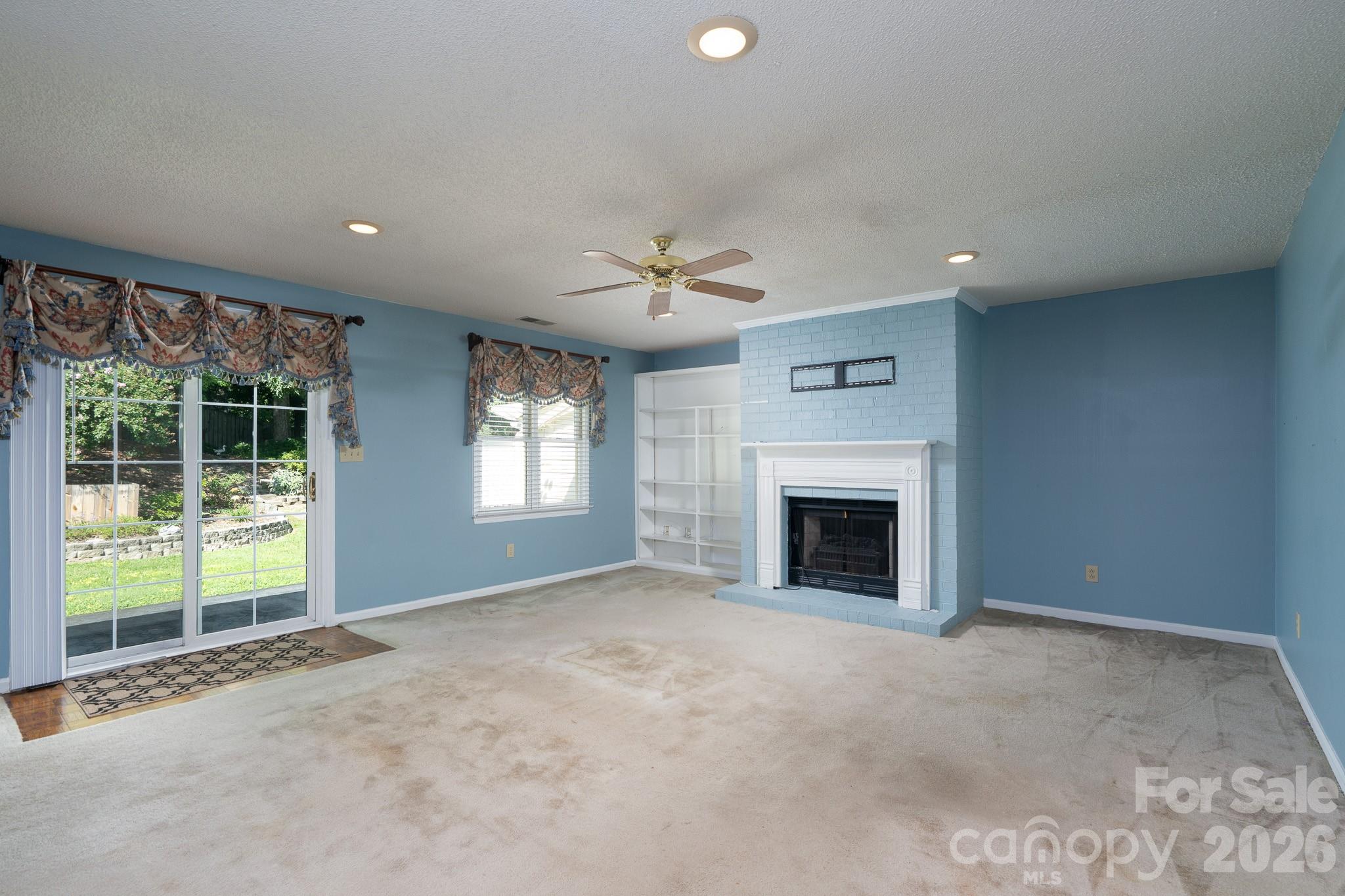 566 Camrose Circle NE — Concord