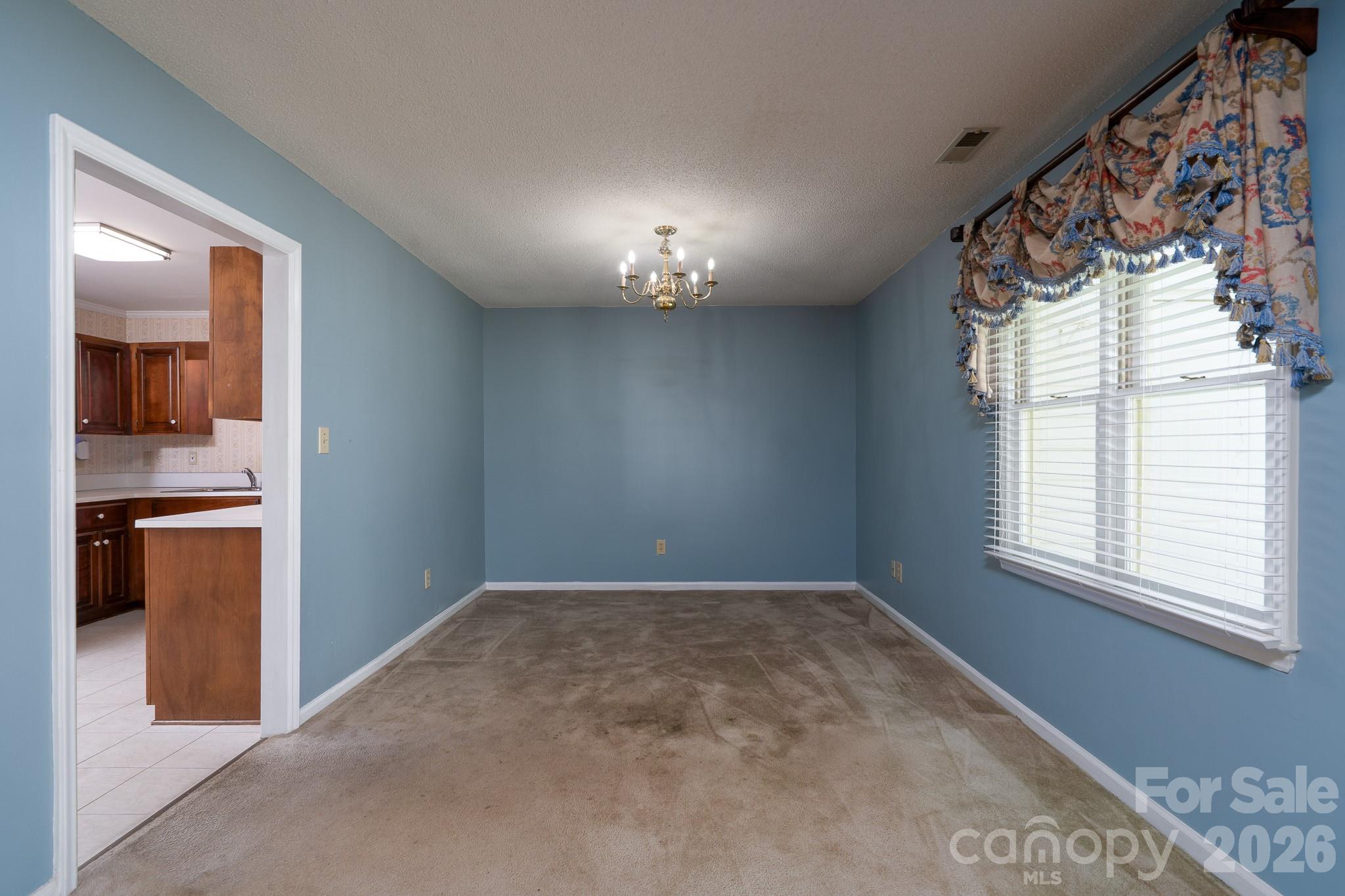 566 Camrose Circle NE — Concord