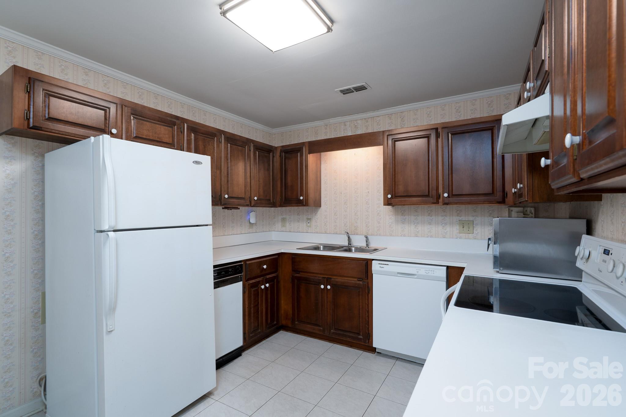 566 Camrose Circle NE — Concord