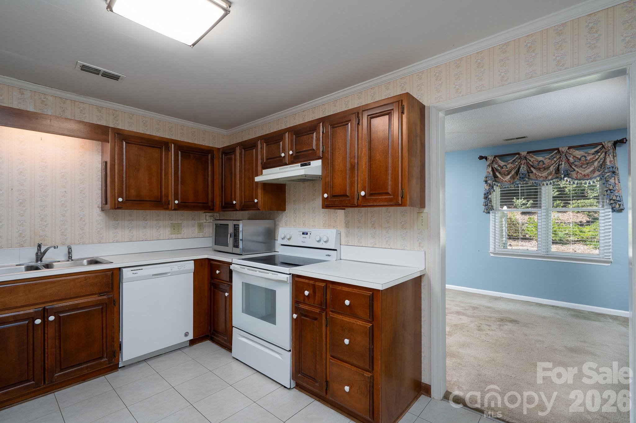 566 Camrose Circle NE — Concord