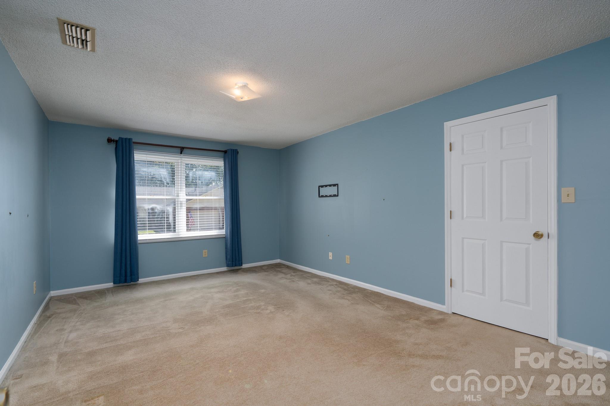566 Camrose Circle NE — Concord