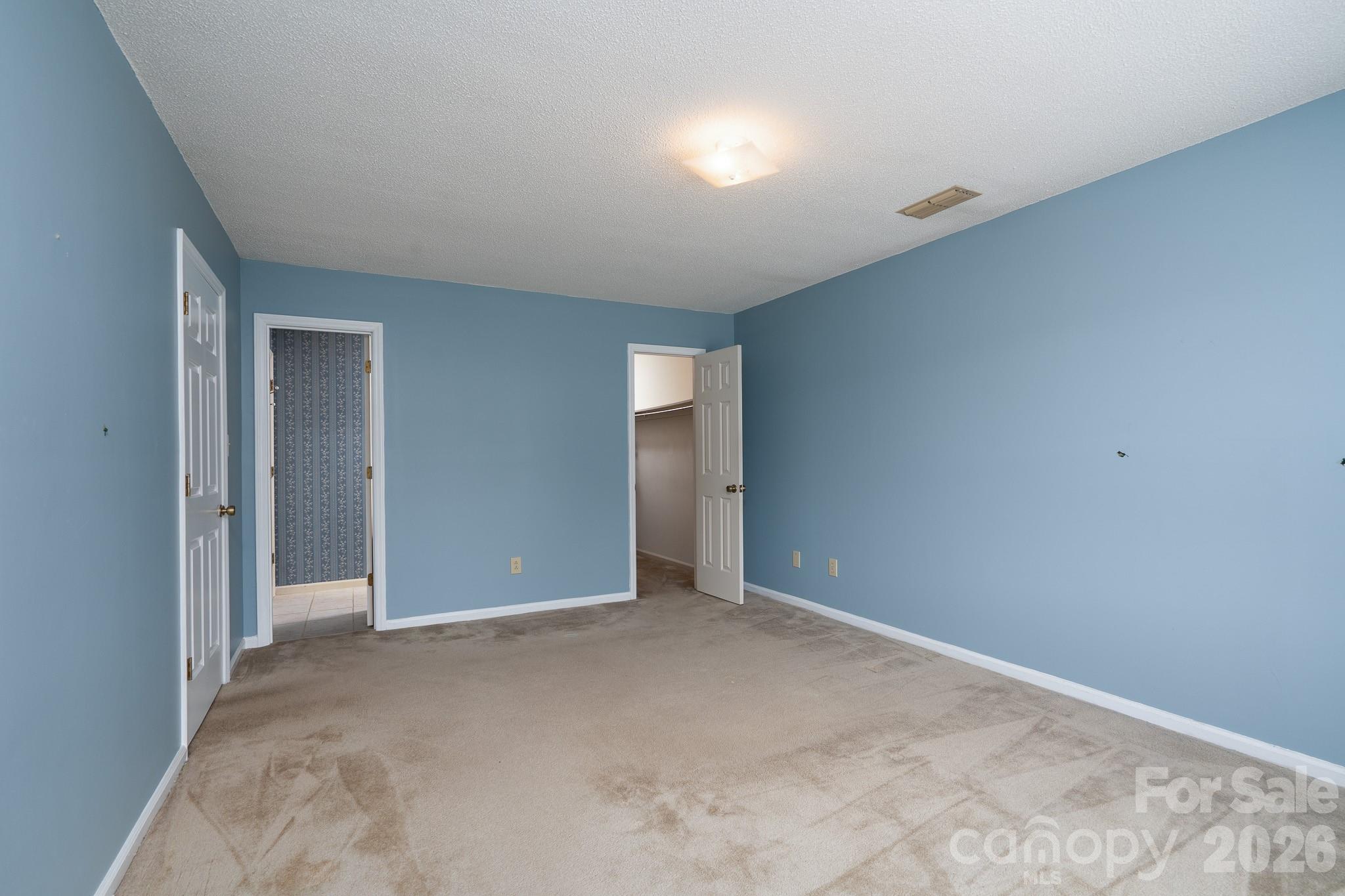 566 Camrose Circle NE — Concord