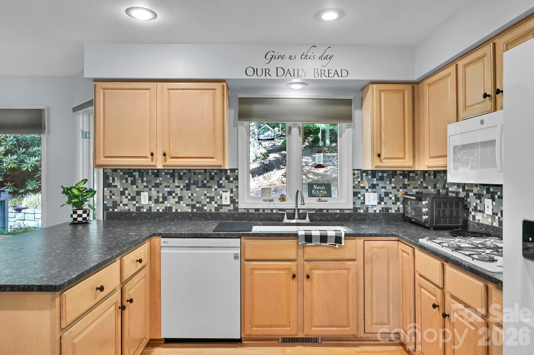 25 Weston Heights Drive — Asheville