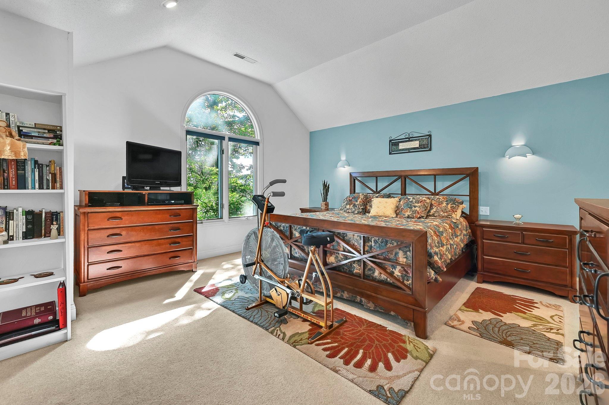 25 Weston Heights Drive — Asheville