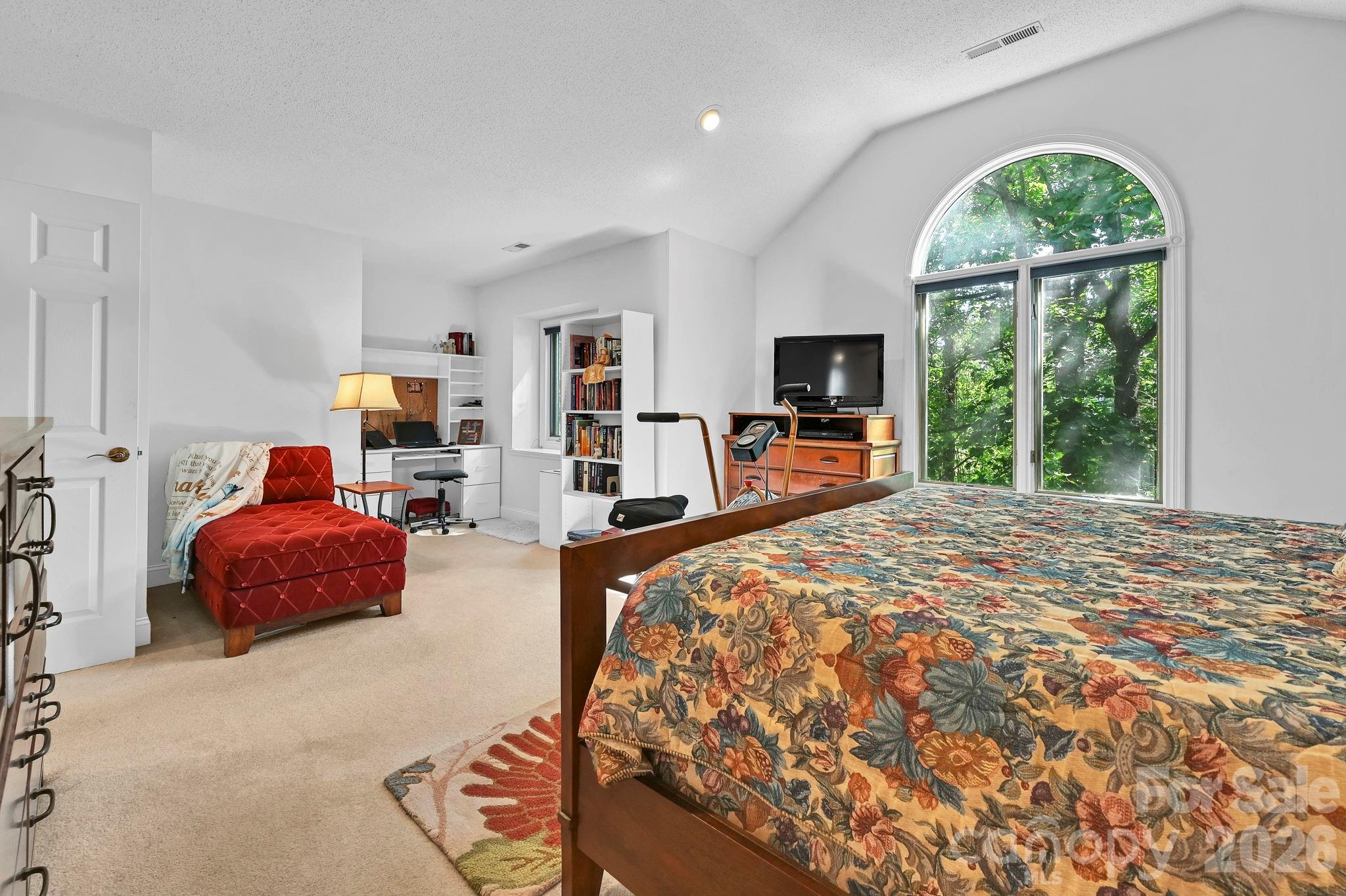 25 Weston Heights Drive — Asheville