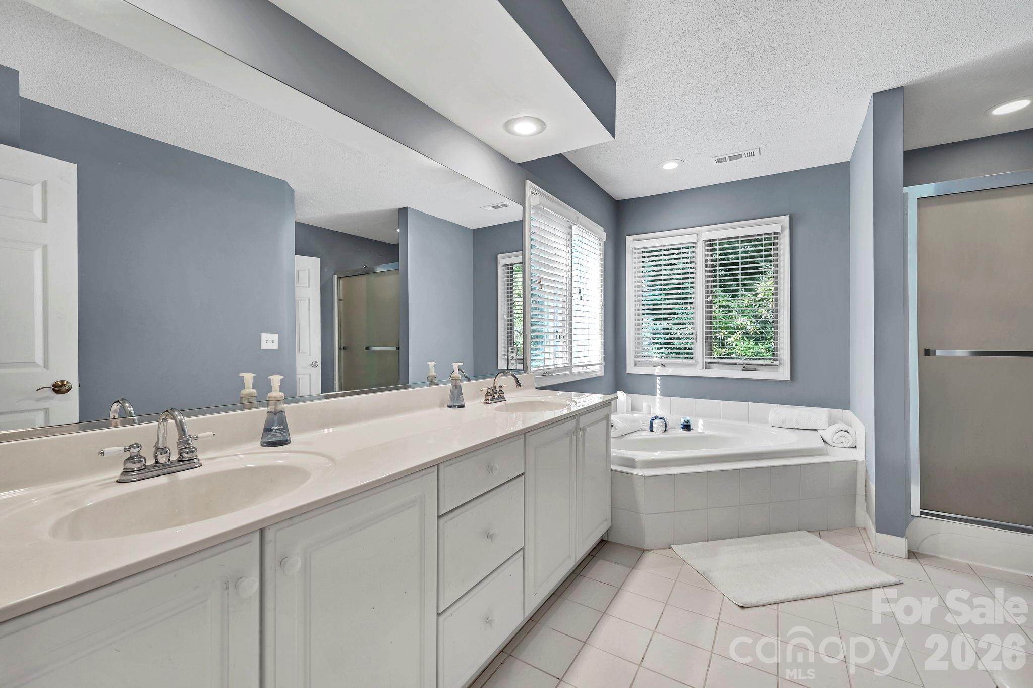 25 Weston Heights Drive — Asheville