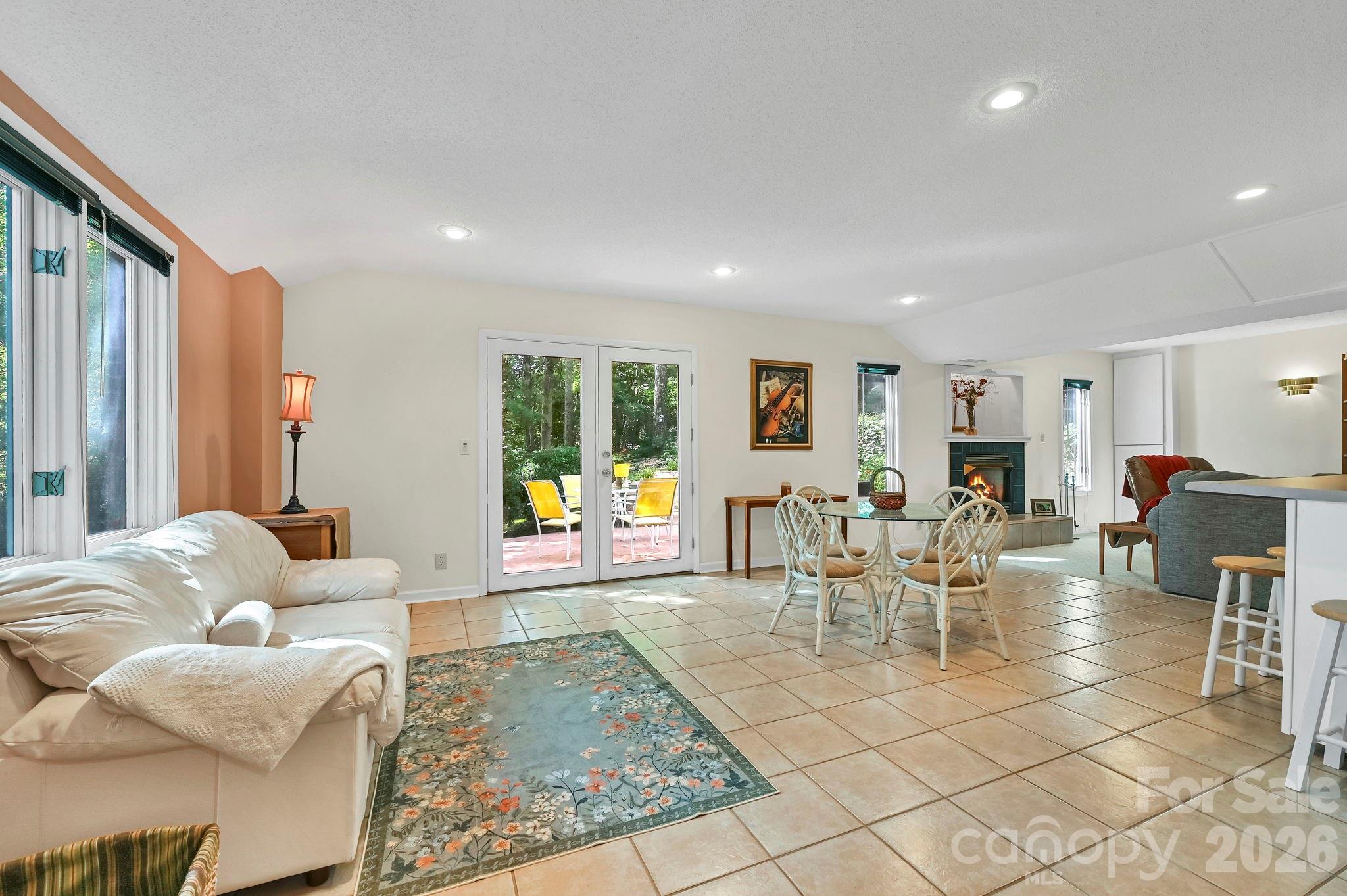 25 Weston Heights Drive — Asheville