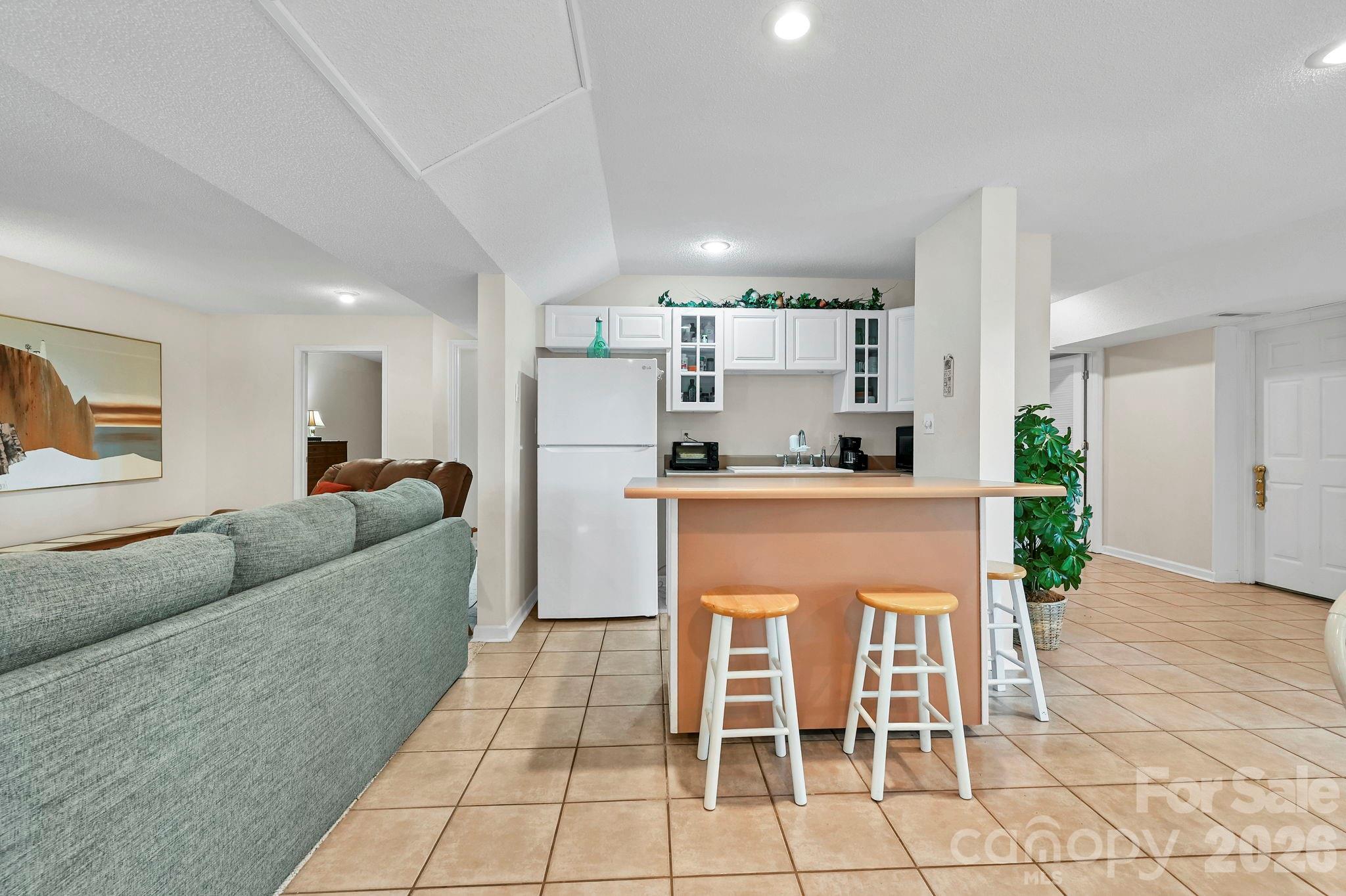 25 Weston Heights Drive — Asheville