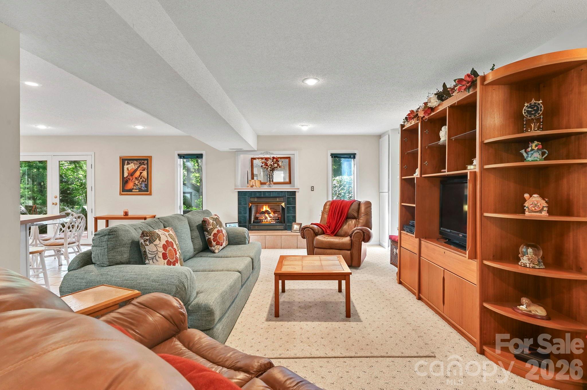 25 Weston Heights Drive — Asheville