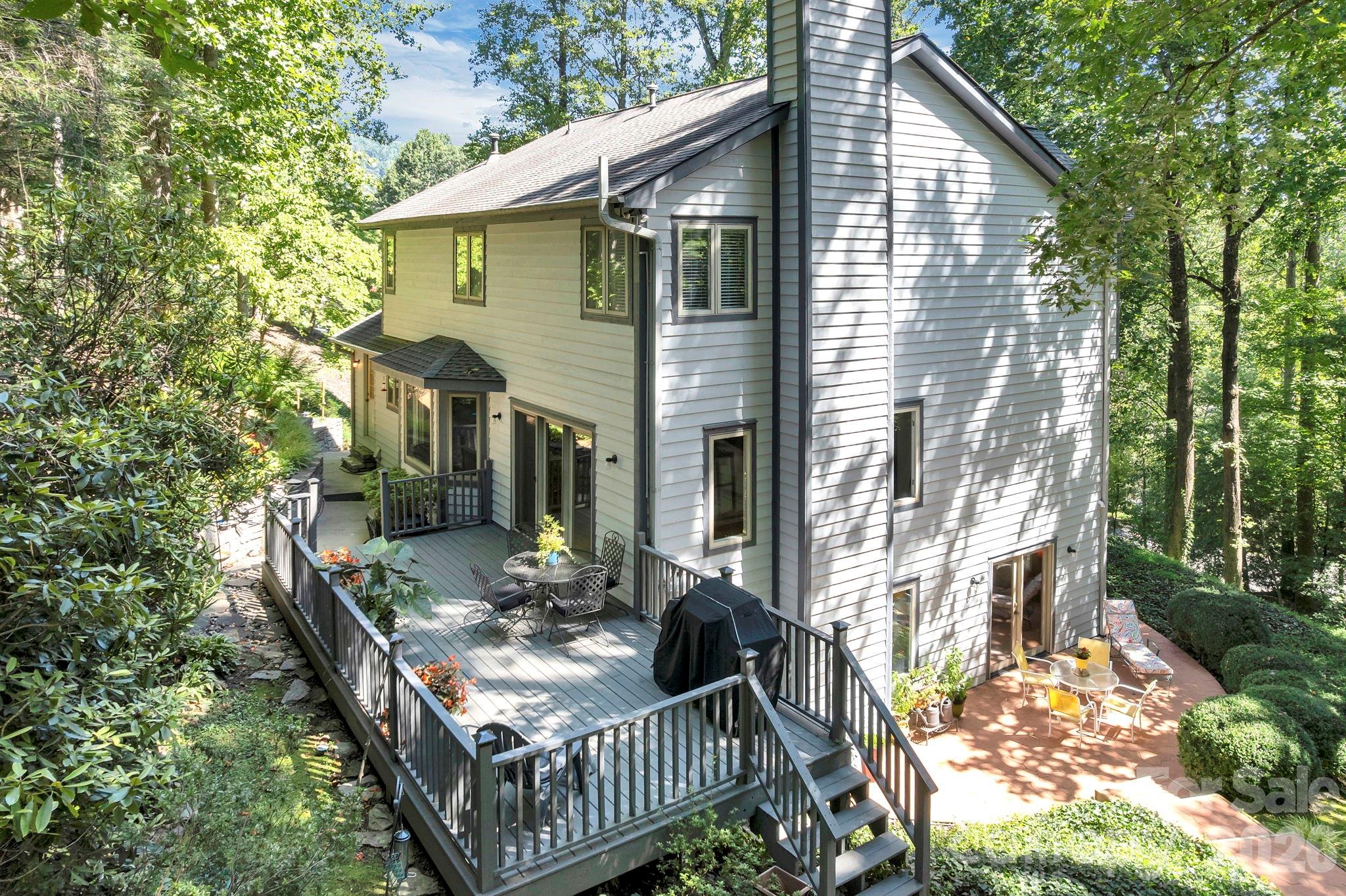25 Weston Heights Drive — Asheville