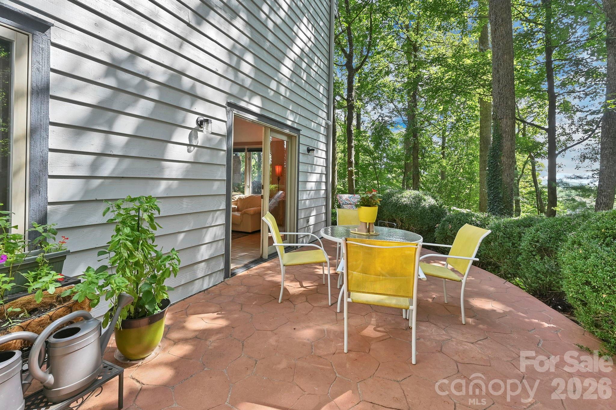 25 Weston Heights Drive — Asheville