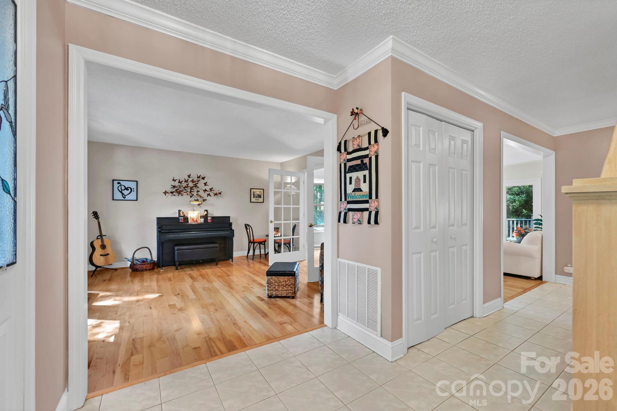 25 Weston Heights Drive — Asheville