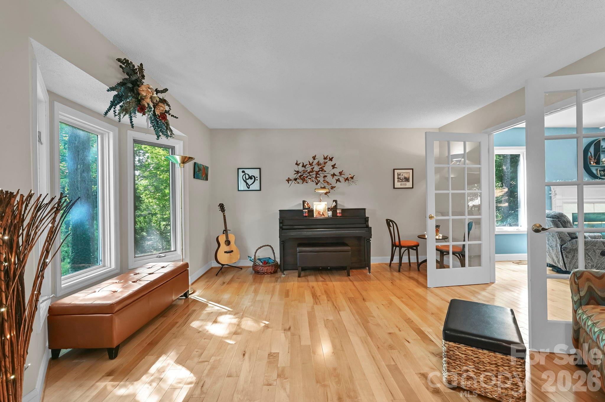 25 Weston Heights Drive — Asheville