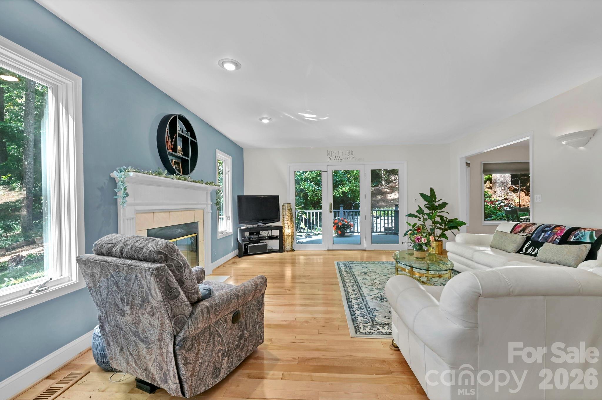 25 Weston Heights Drive — Asheville